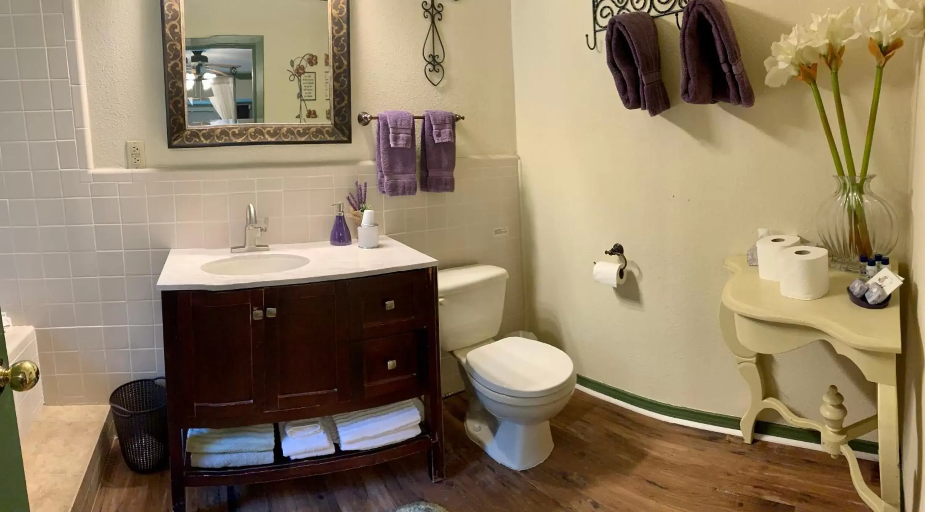 Toilet, Bathroom in Lamb's Rest Inn