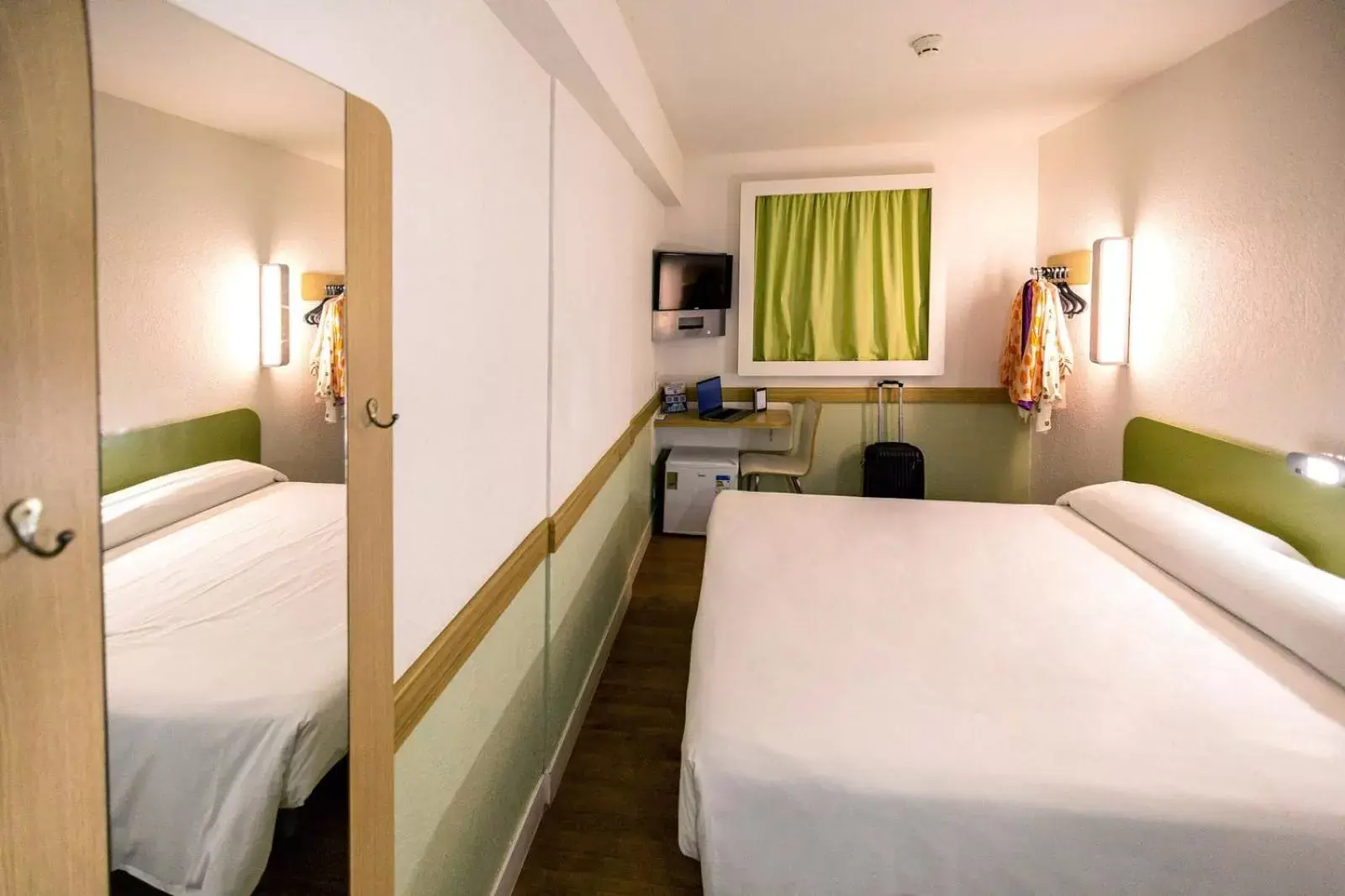 Bedroom, Bed in Ibis Budget Maringa