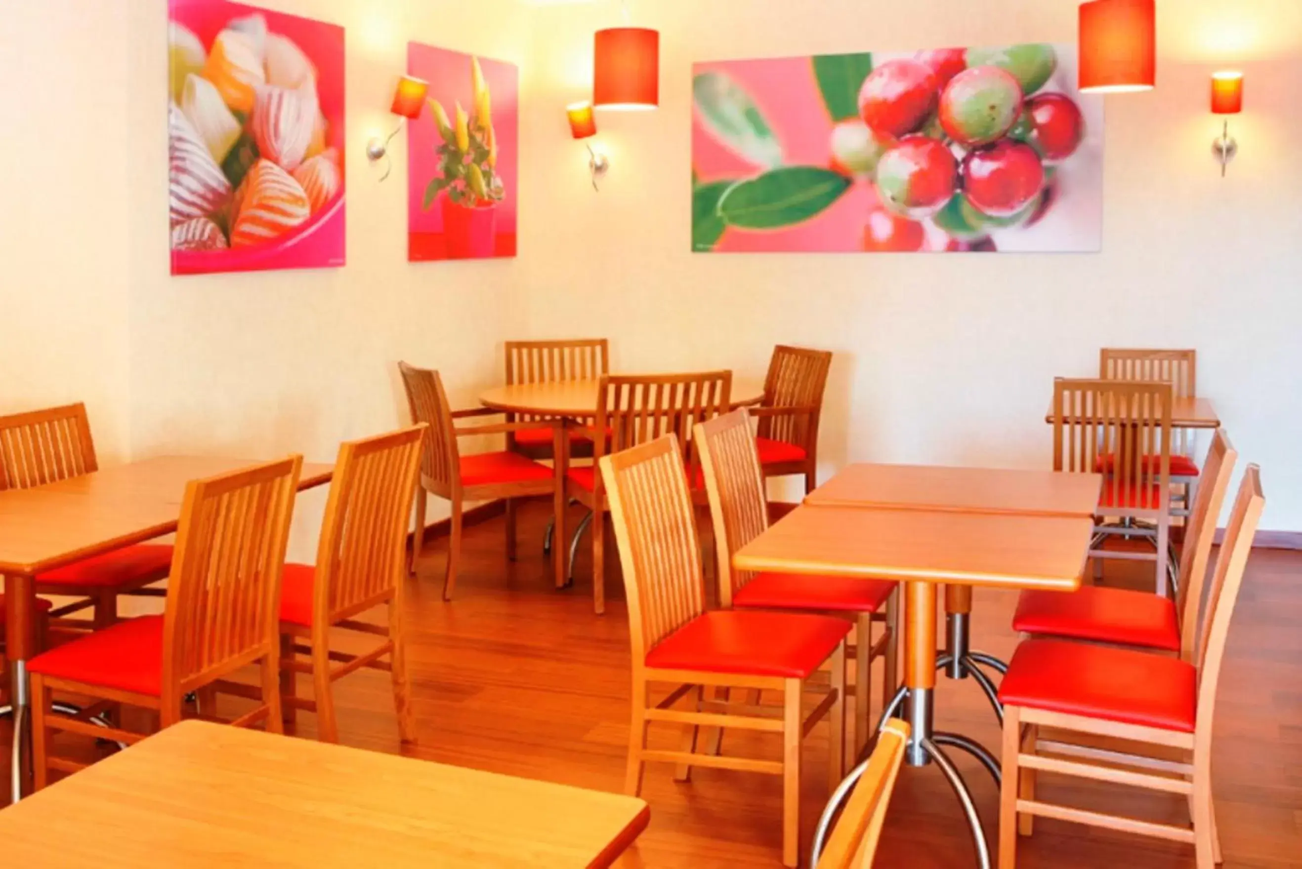 Restaurant/Places to Eat in Hotel ibis Setubal