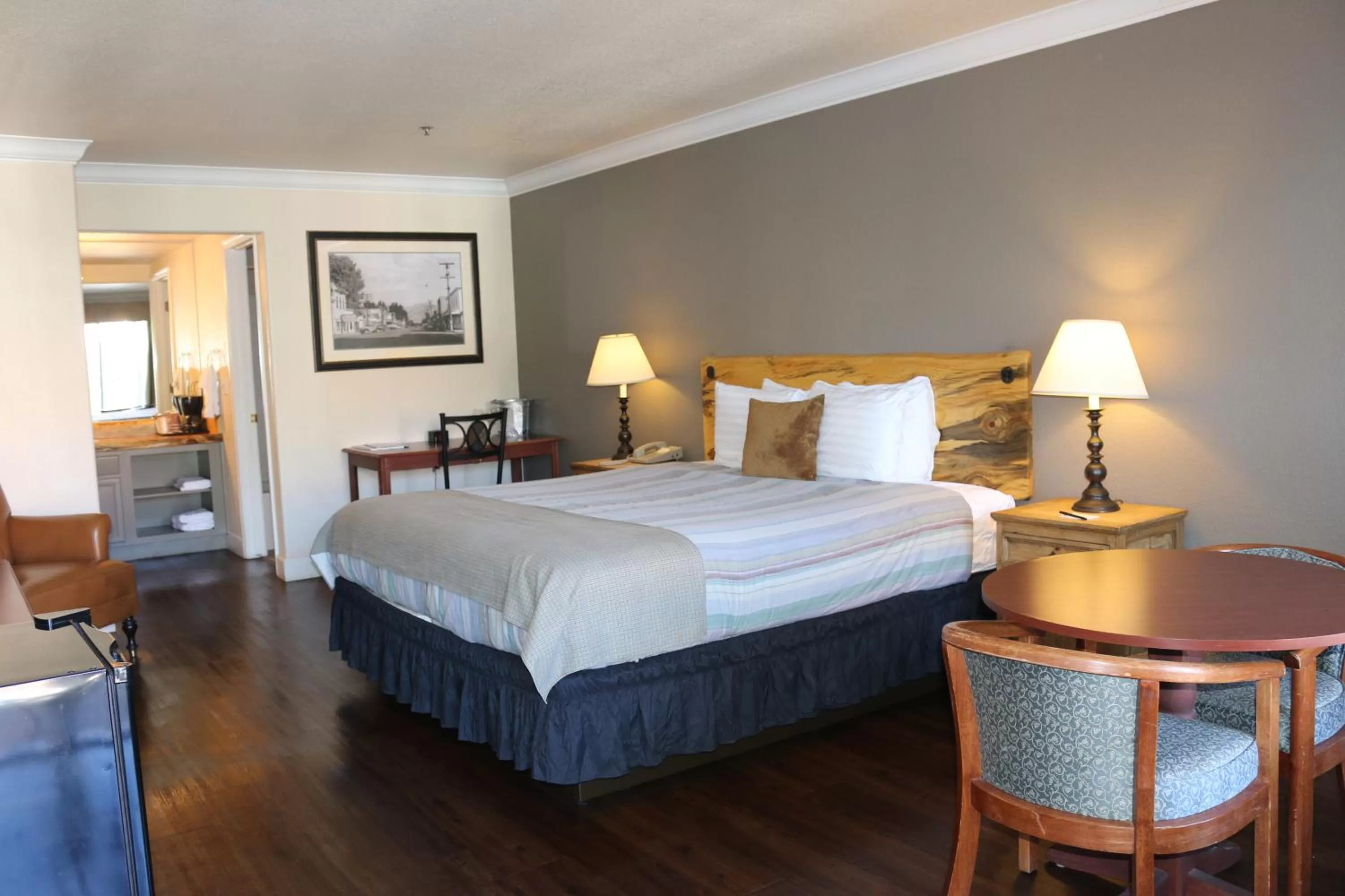 Photo of the whole room, Bed in Historian Inn