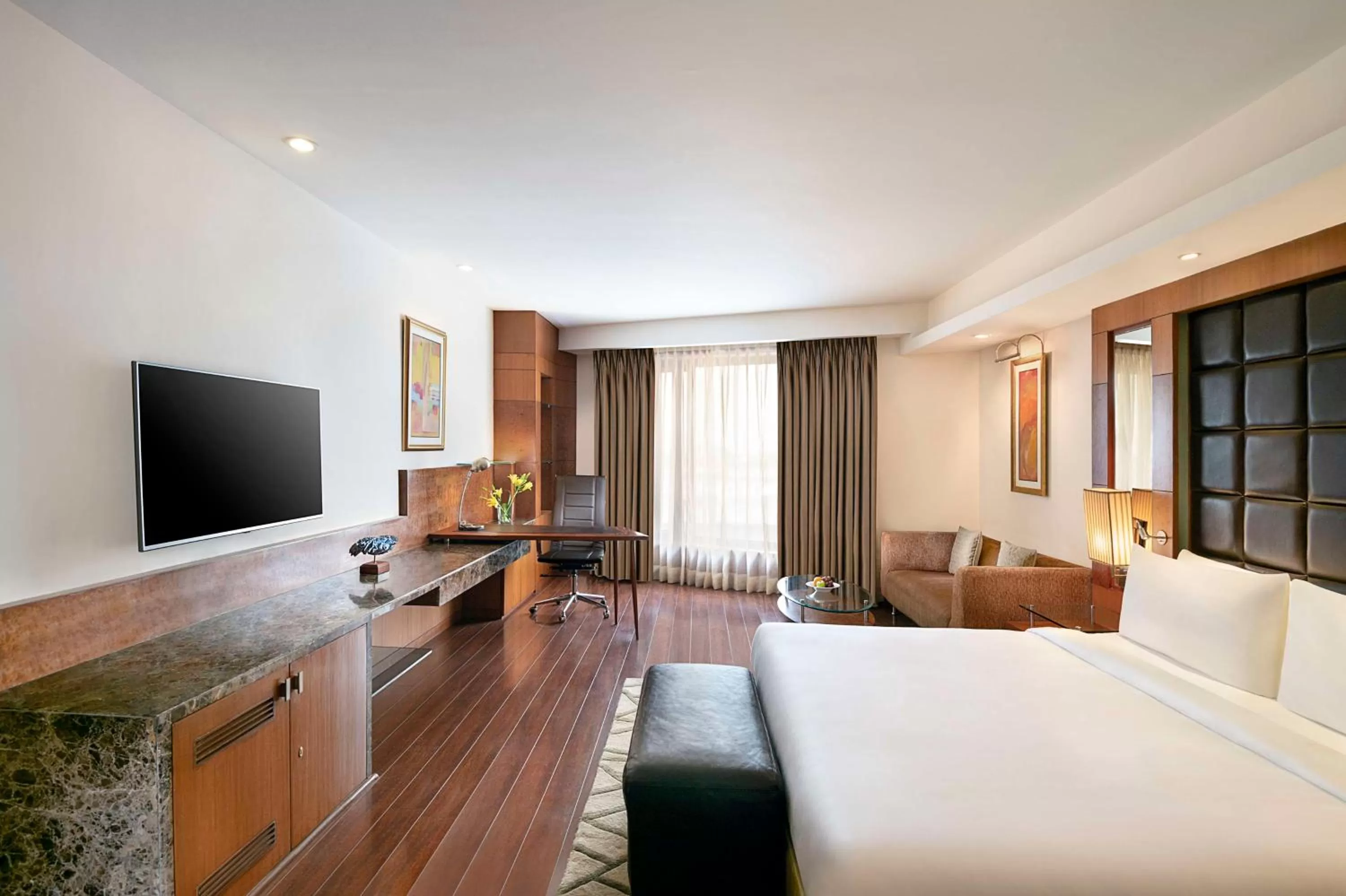Bedroom, Bed in Radisson Blu Plaza Delhi Airport