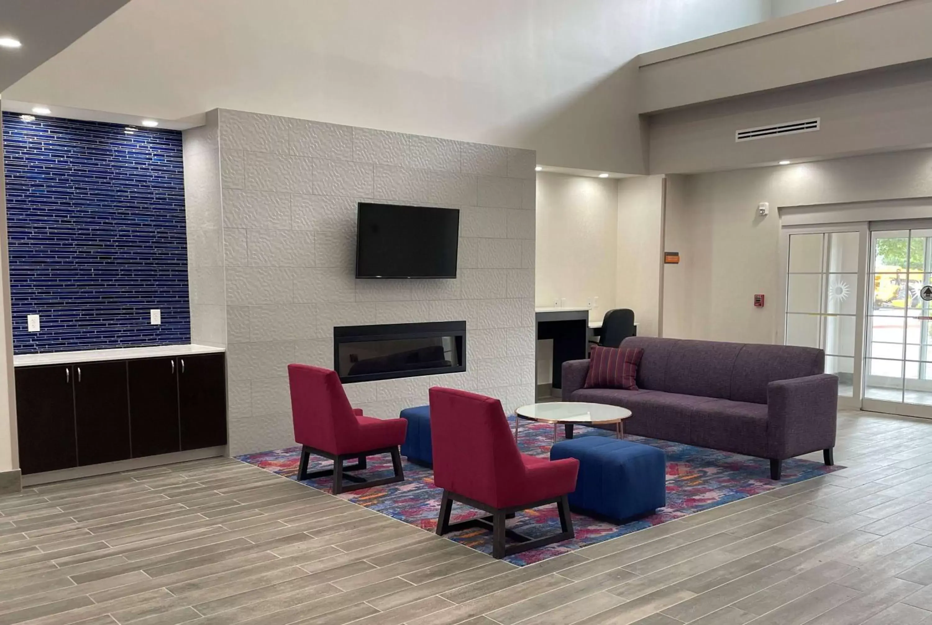Lobby or reception, Seating Area in La Quinta Inn and Suites by Wyndham - Schertz