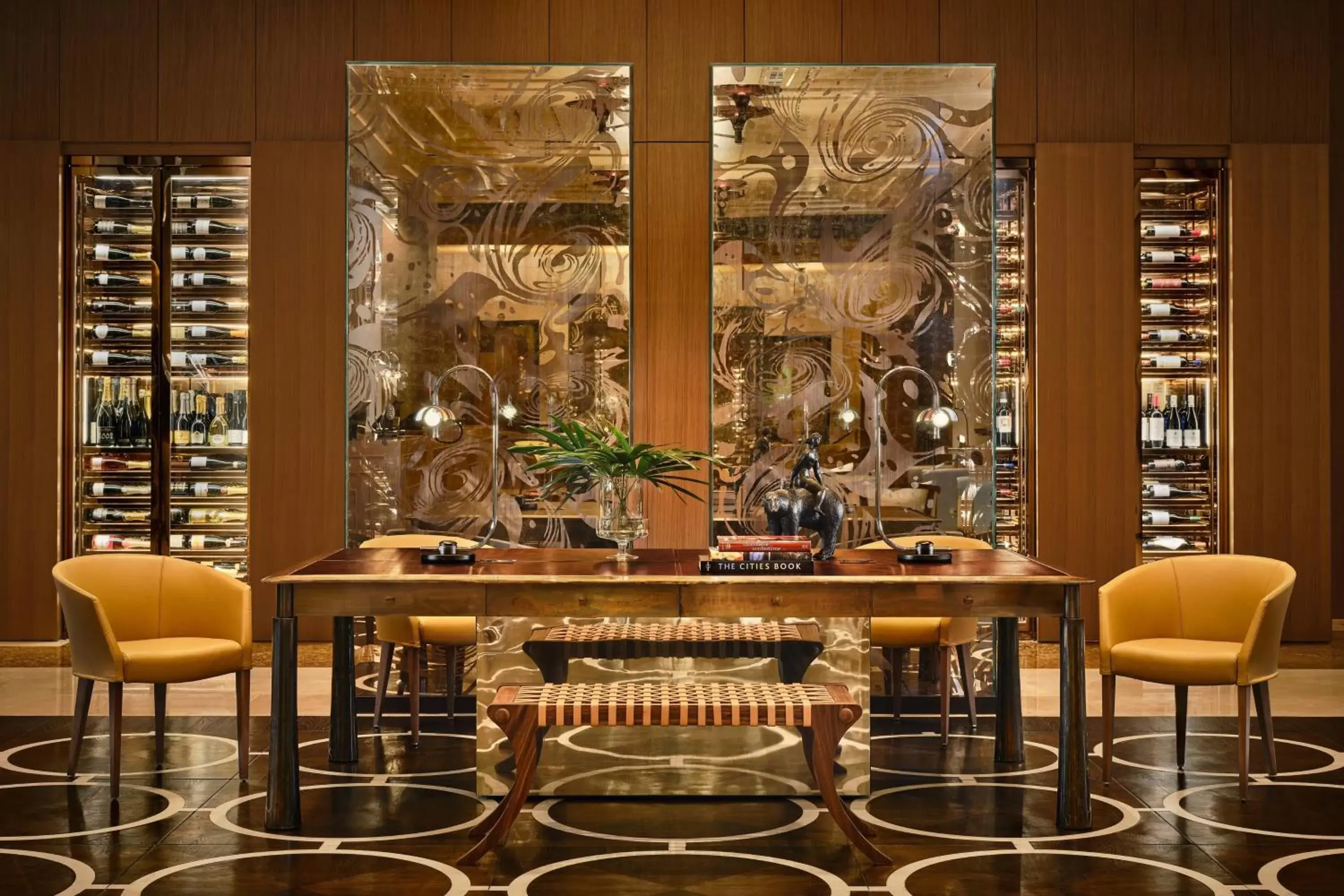 Lobby or reception, Lounge/Bar in The Ritz-Carlton, Millenia Singapore