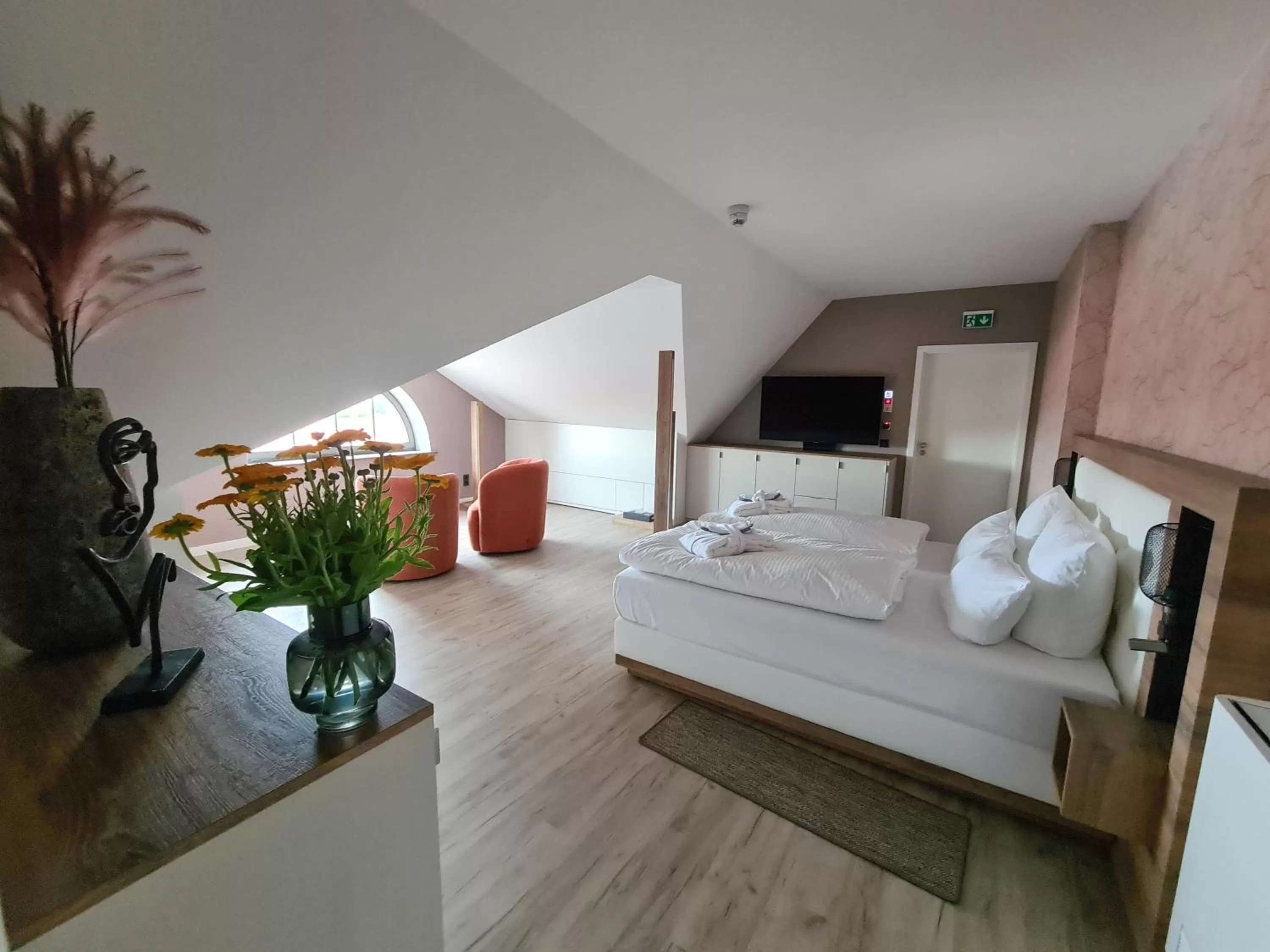 Bedroom, Bed in DAS KEHRS - Hotel auf dem Petersberg