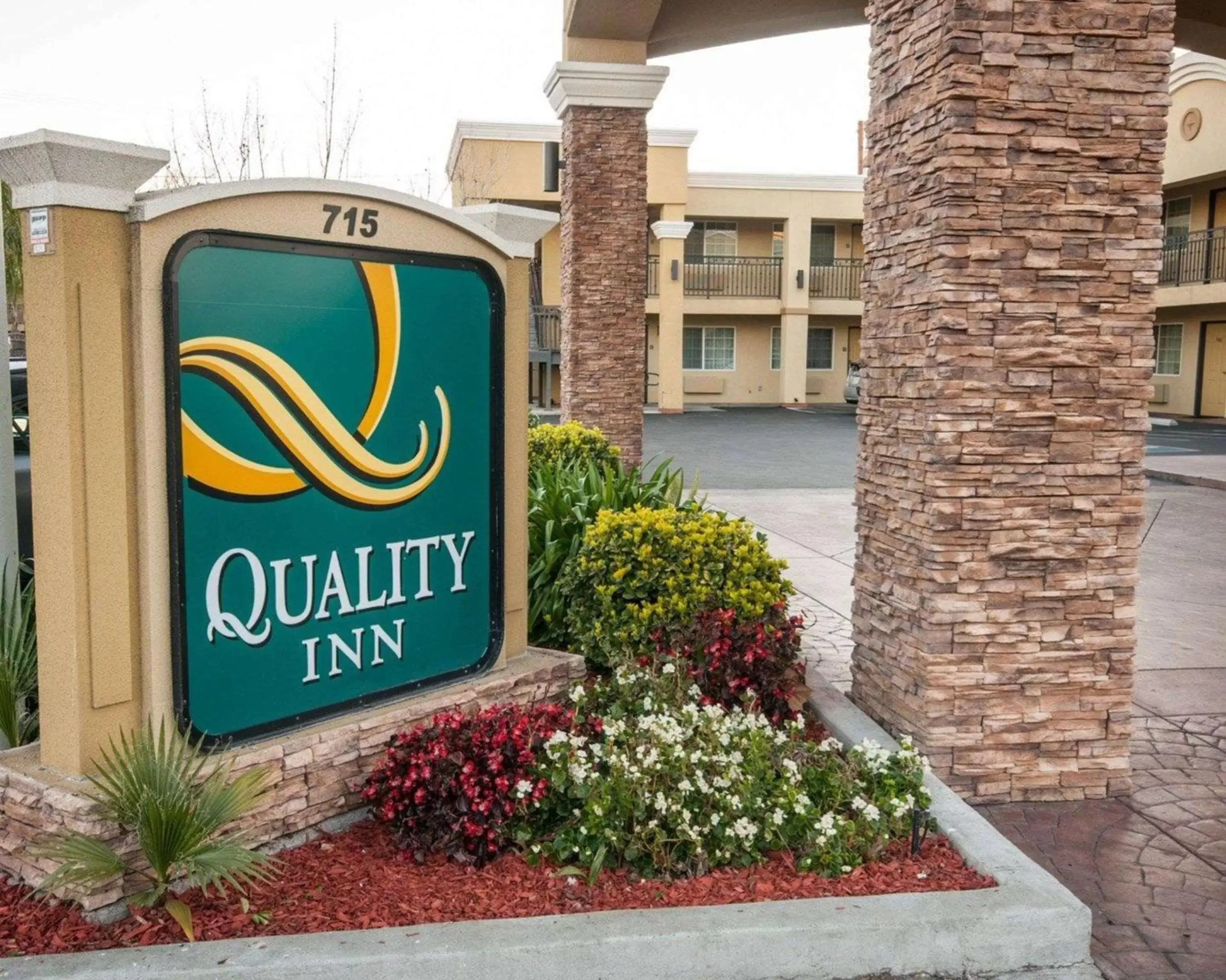 Property building in Quality Inn Chico