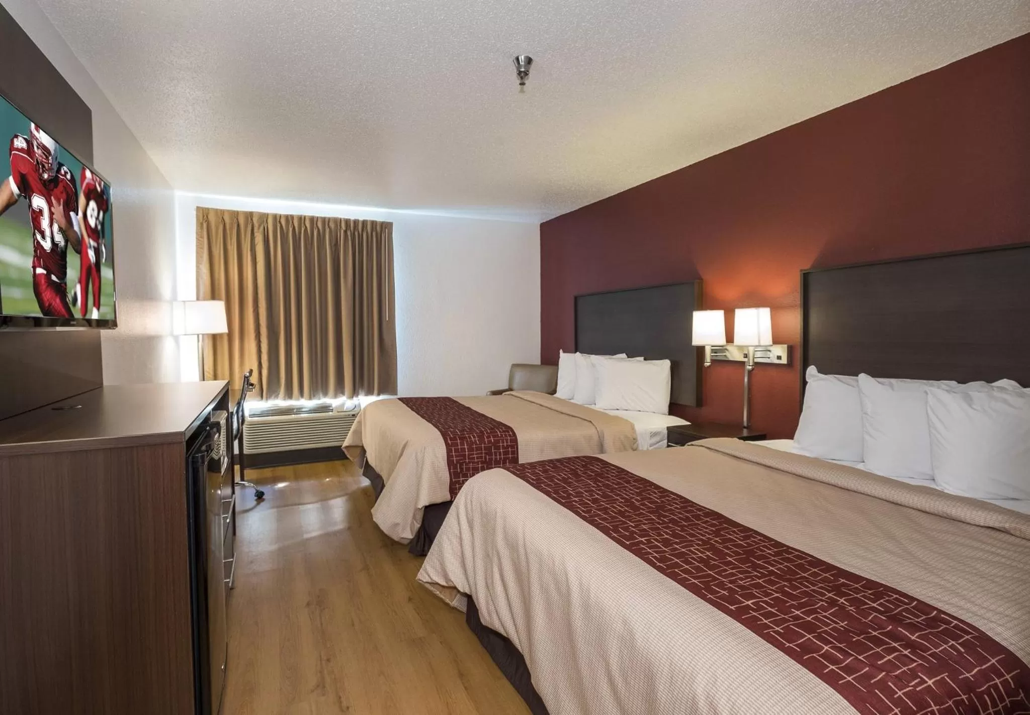 Photo of the whole room, Bed in Red Roof Inn Columbus - Hebron