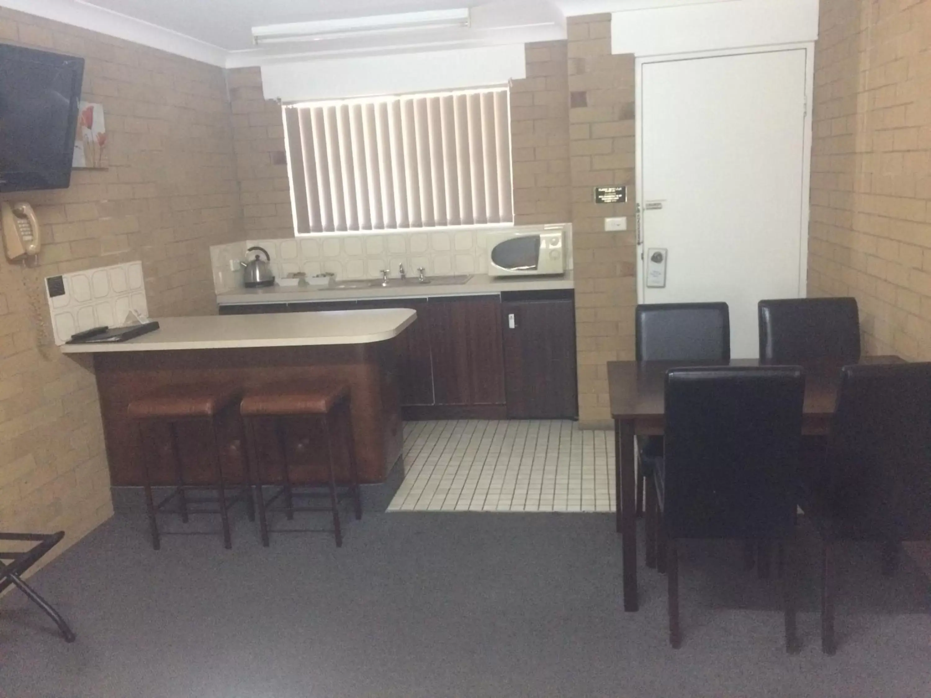 Kitchen or kitchenette, Kitchen/Kitchenette in Alexander Motor Inn