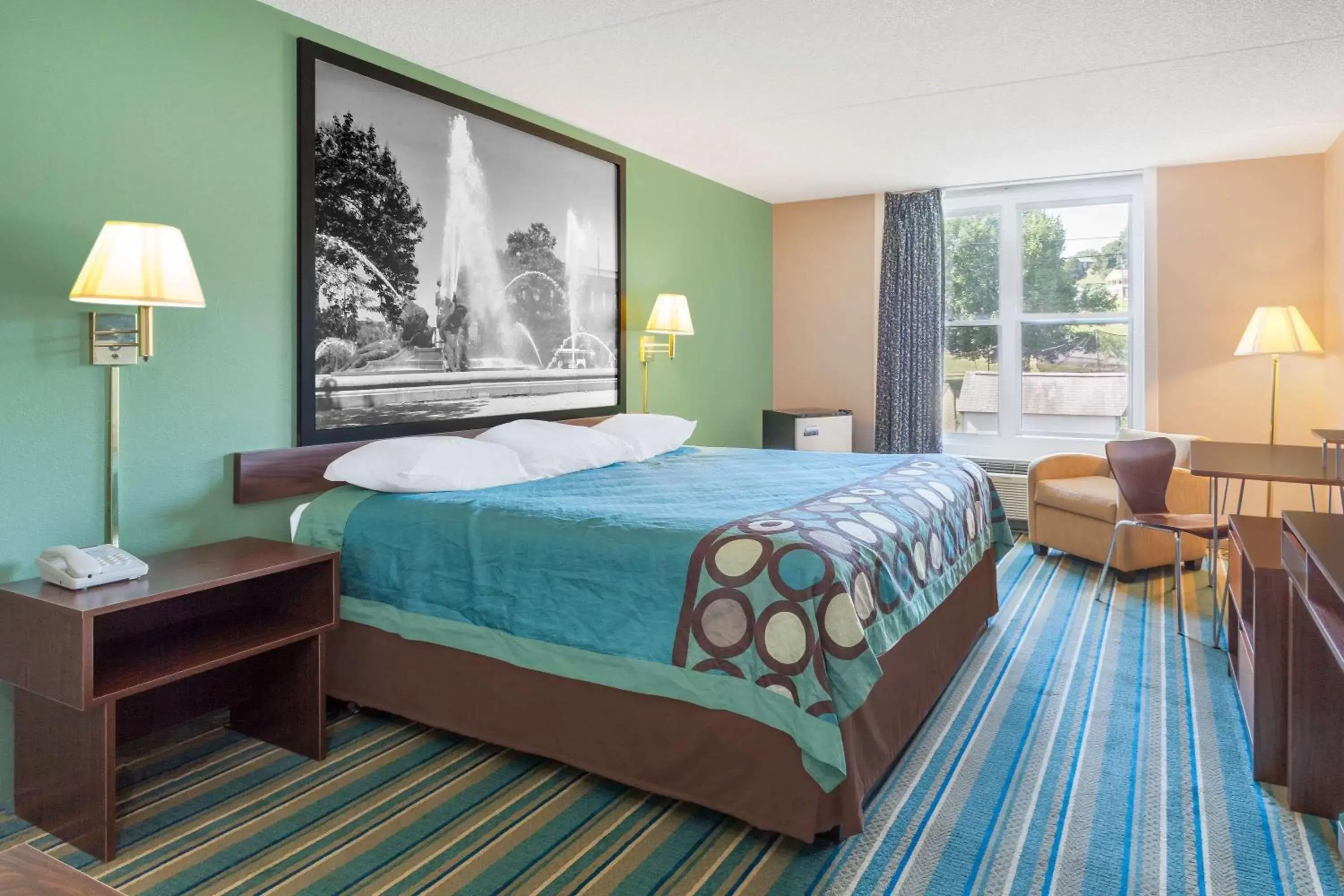 Photo of the whole room, Bed in Super 8 by Wyndham Harrisburg Hershey West