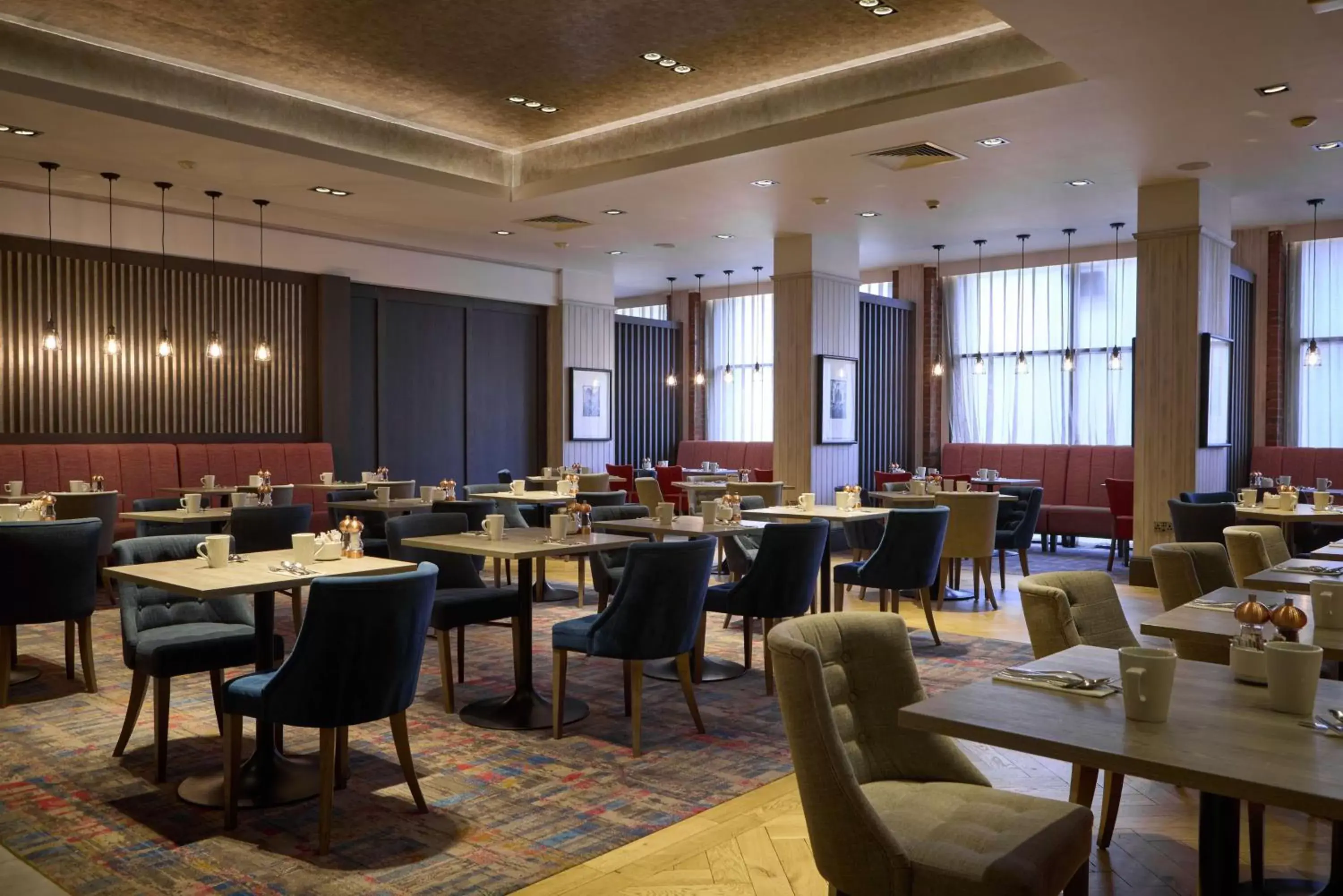 Lounge or bar, Restaurant/Places to Eat in DoubleTree by Hilton Glasgow Central