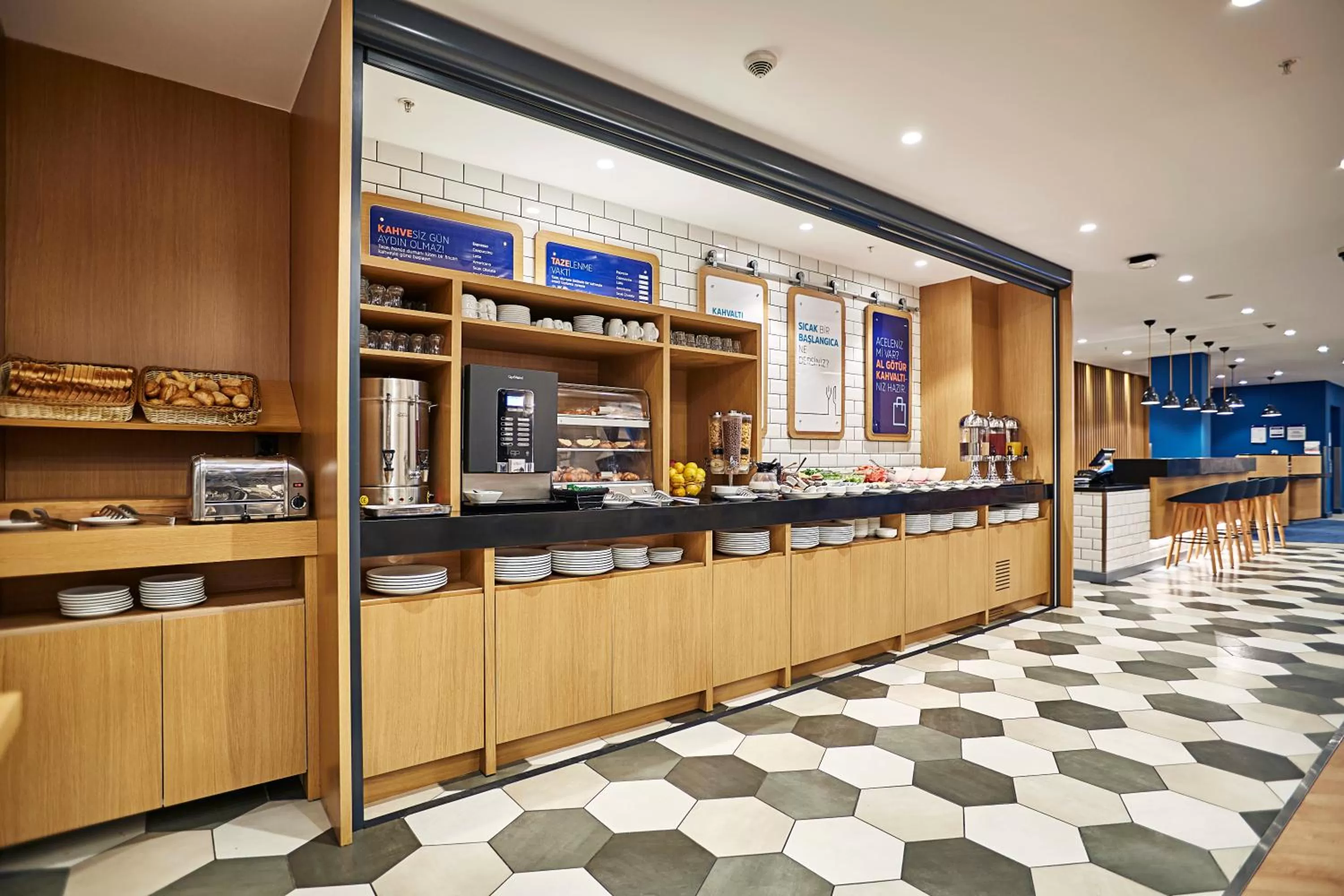 Restaurant/places to eat in Holiday Inn Express - Istanbul - Atakoy Metro by IHG