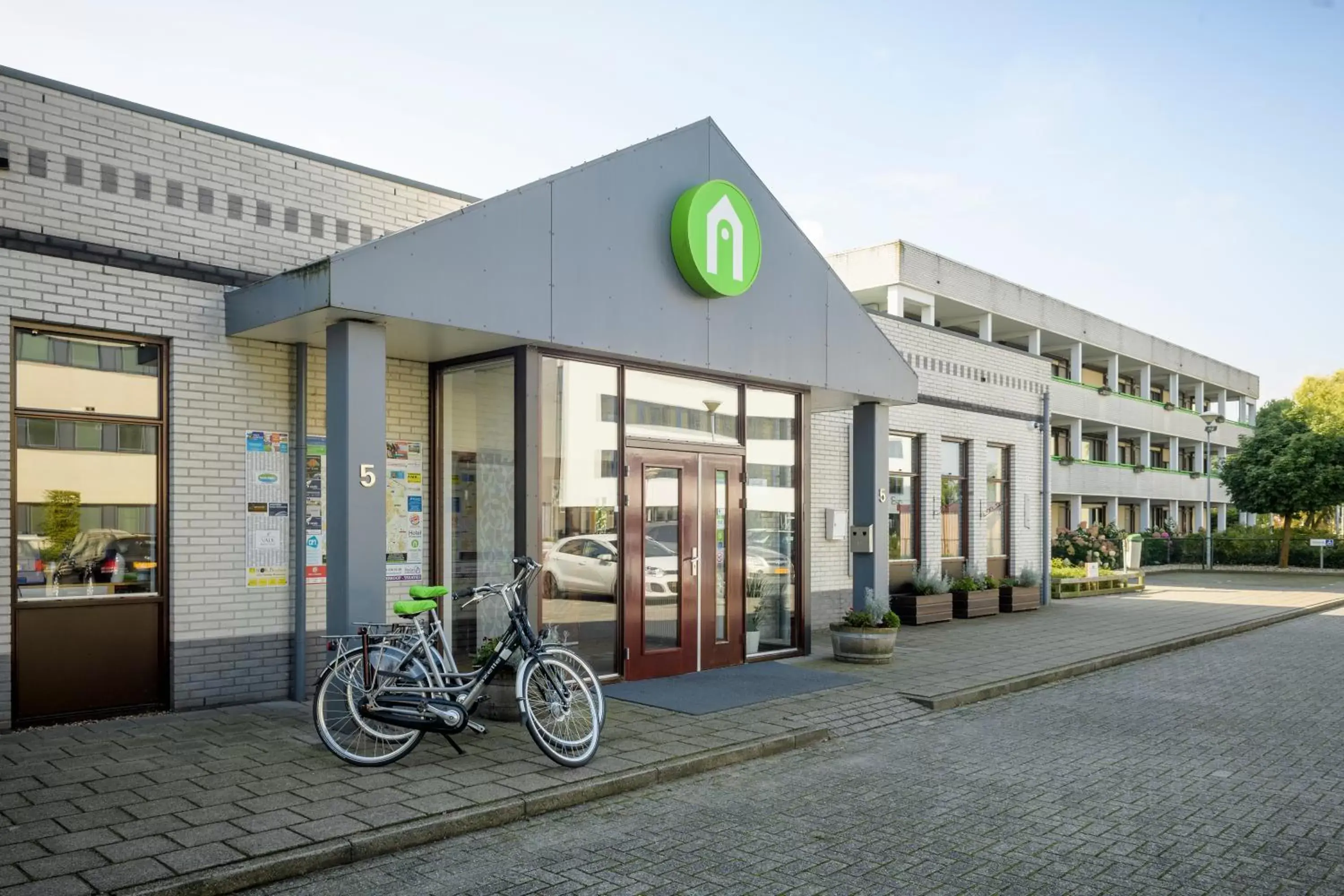 Facade/entrance, Property Building in Campanile Hotel & Restaurant Venlo