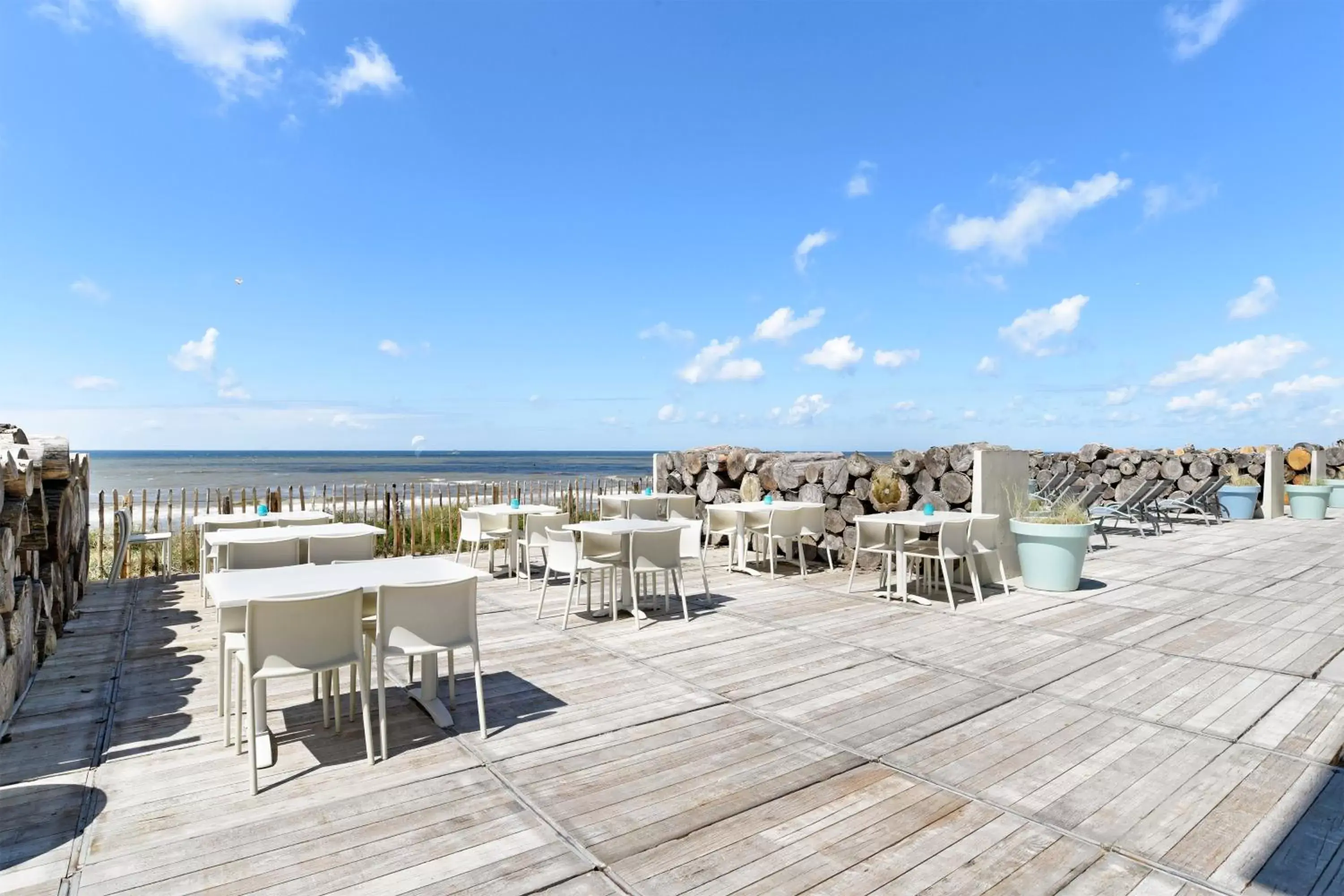 Balcony/Terrace, Restaurant/Places to Eat in Beachhouse Hotel