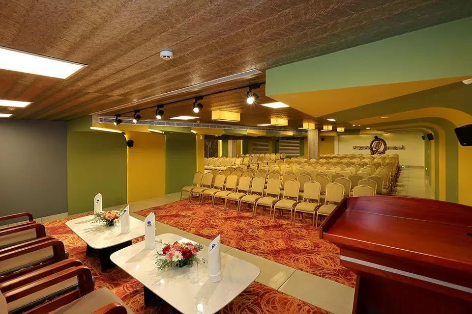 Business facilities in Hotel New York Square