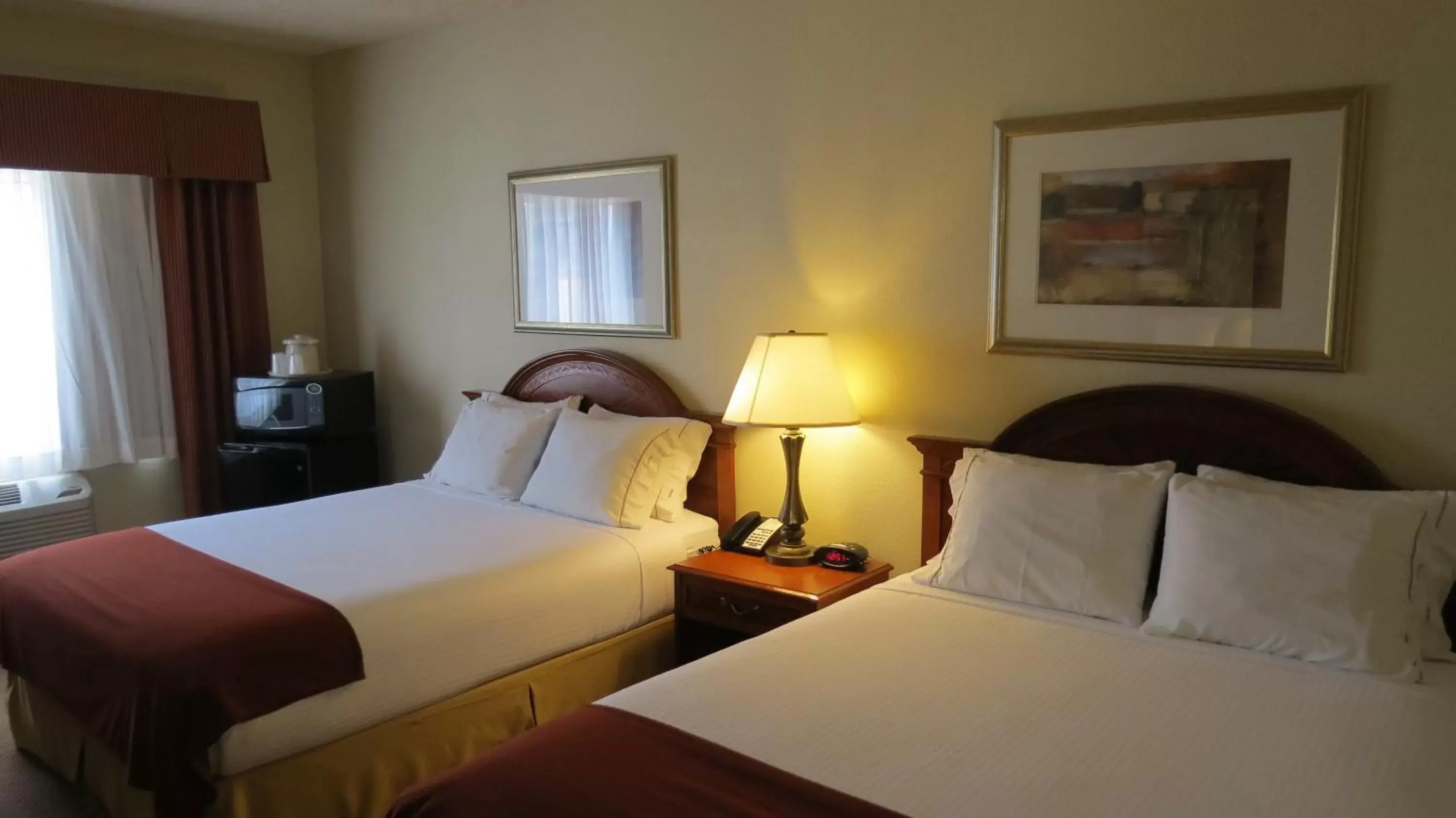Day, Bed in Baymont Inn & Suites by Wyndham Holbrook