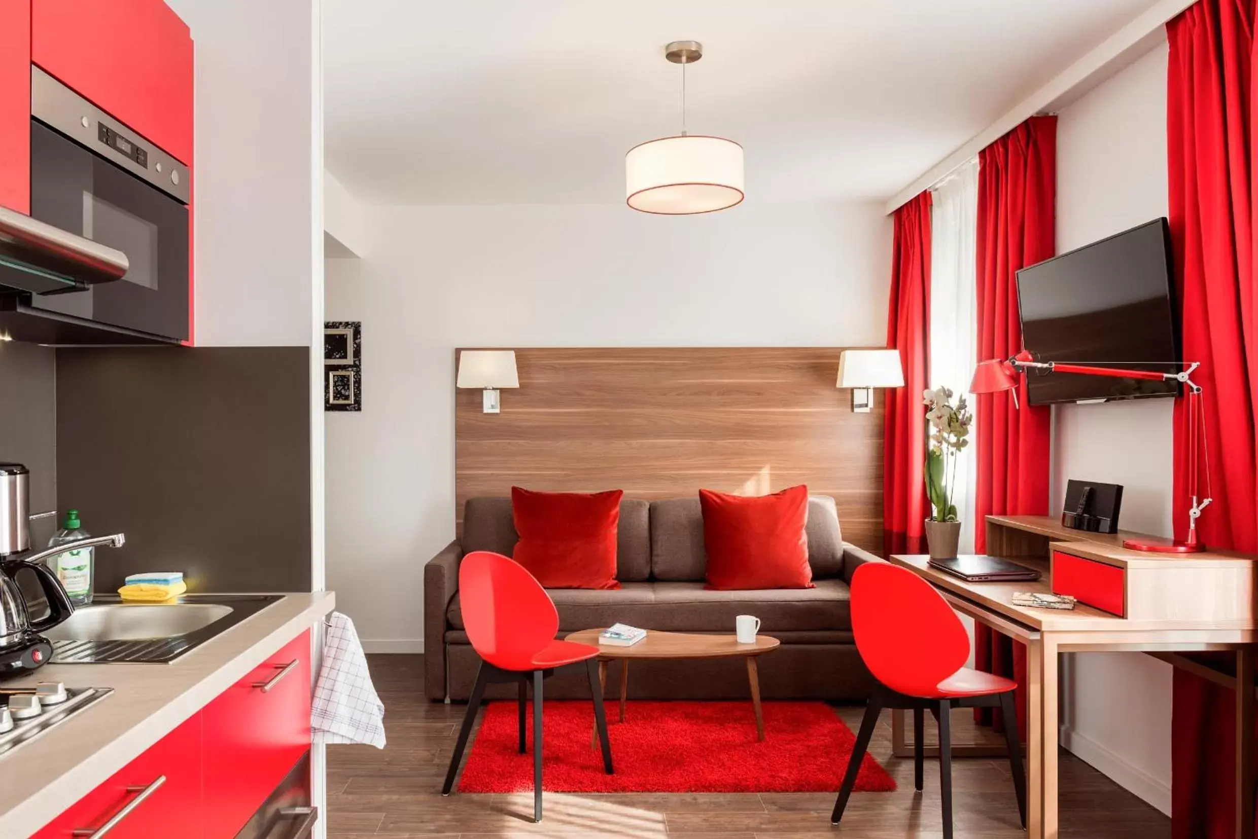 Kitchen or kitchenette, Seating Area in Aparthotel Adagio La Defense Courbevoie