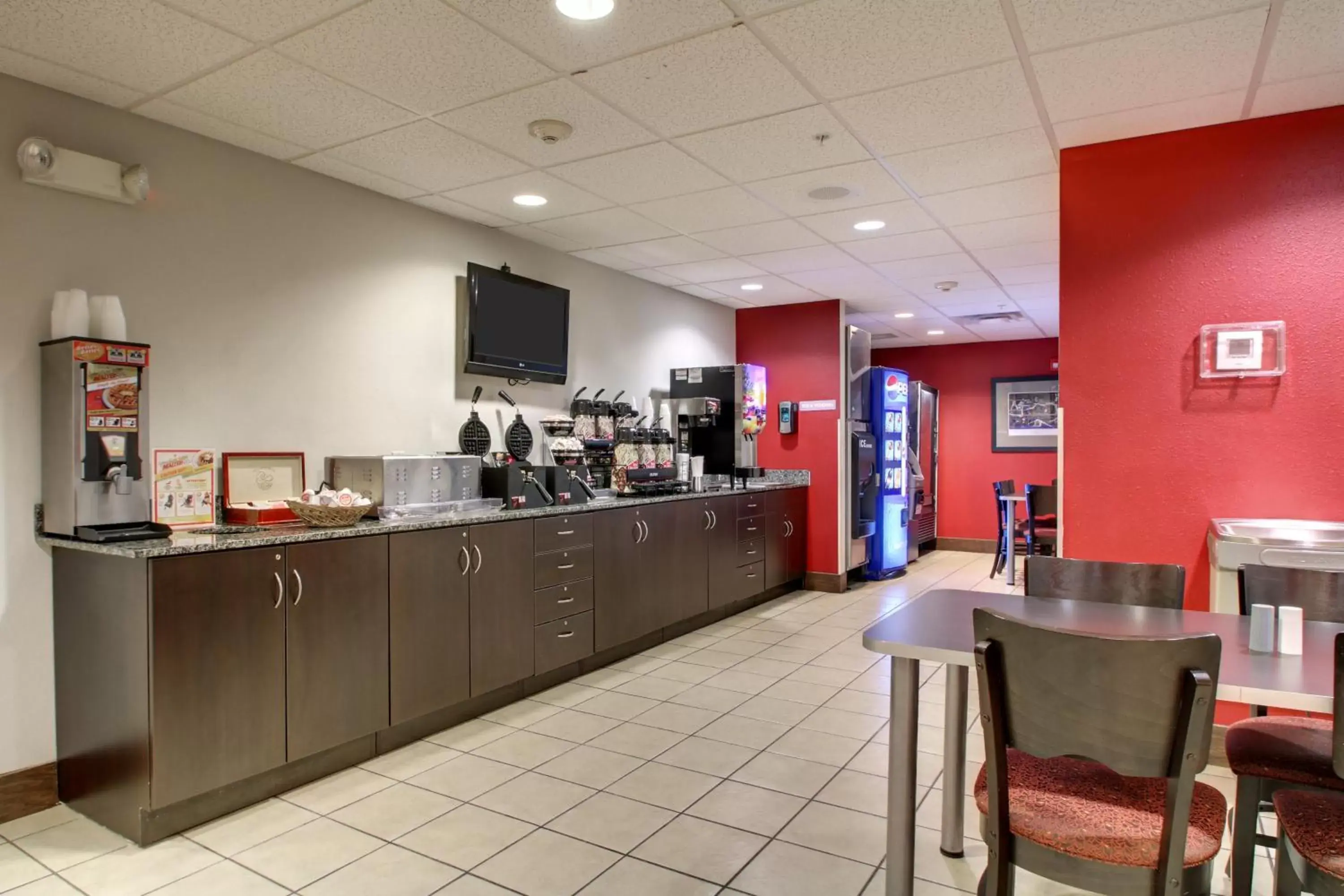 Buffet breakfast, Restaurant/Places to Eat in Microtel Inn & Suites by Wyndham Tuscaloosa