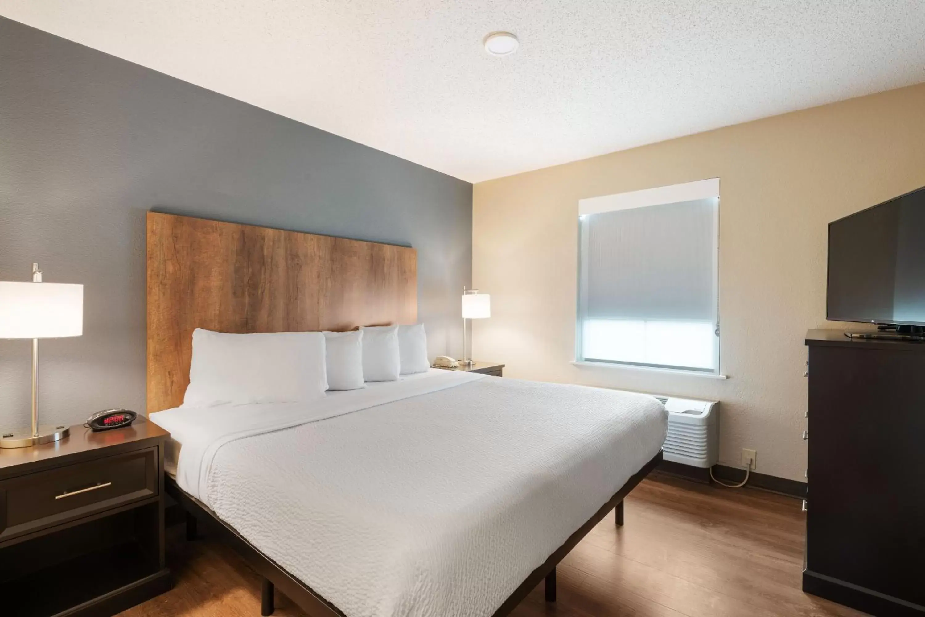 Bed in Extended Stay America Premier Suites - Charlotte - Pineville - Pineville Matthews Rd.
