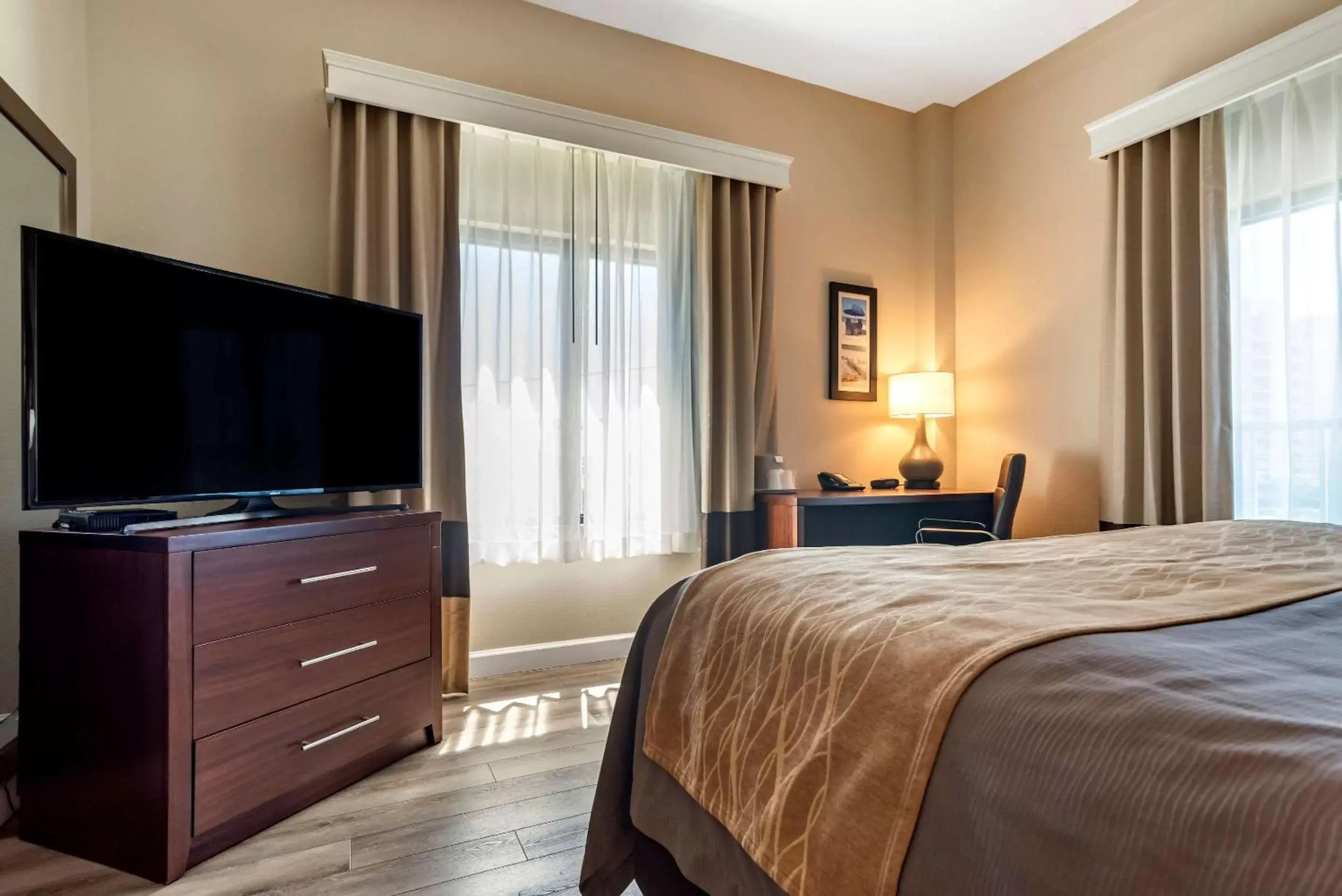 Photo of the whole room, TV/Entertainment Center in Comfort Inn & Suites Fort Walton Beach