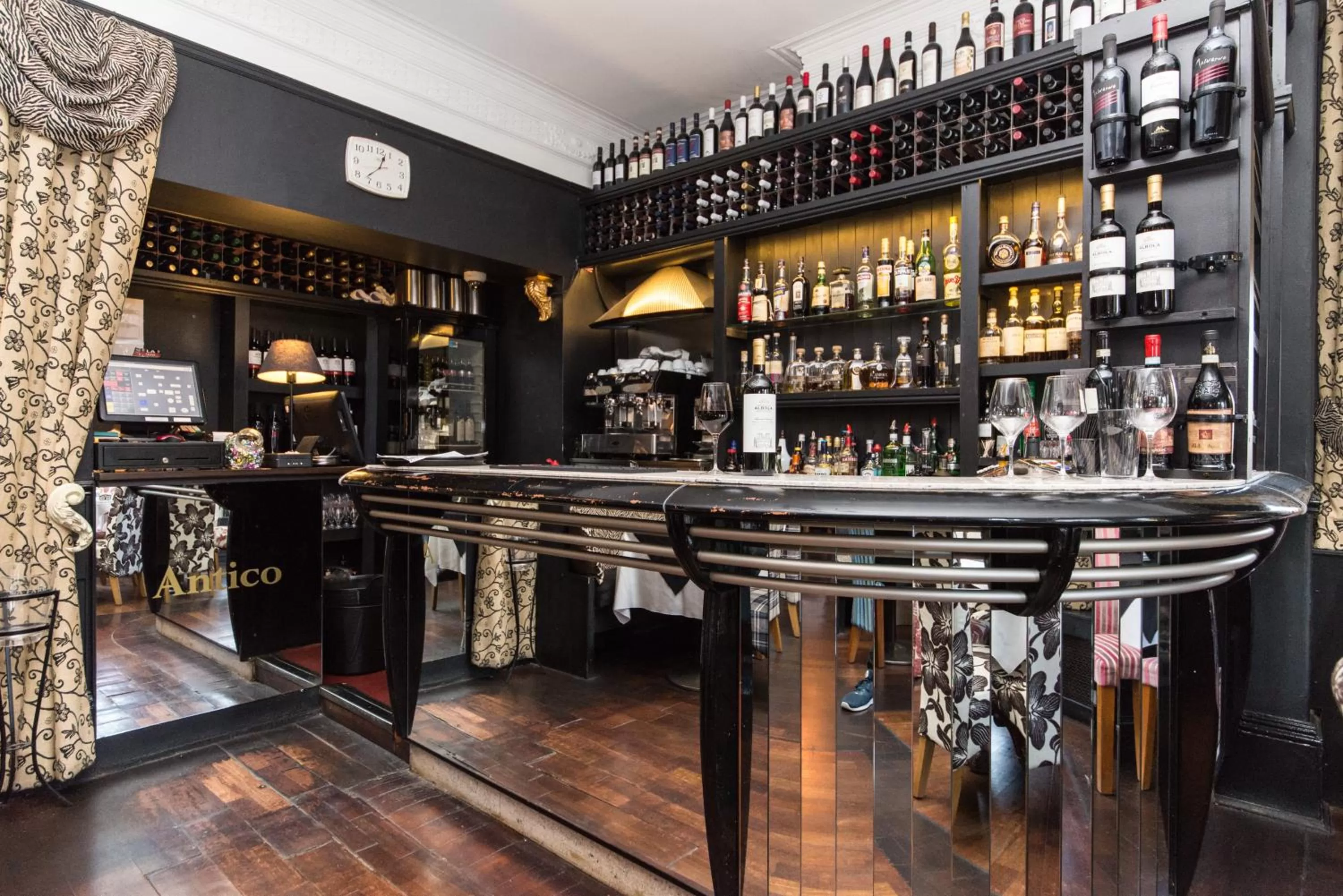 Restaurant/places to eat in Osborne Hotel