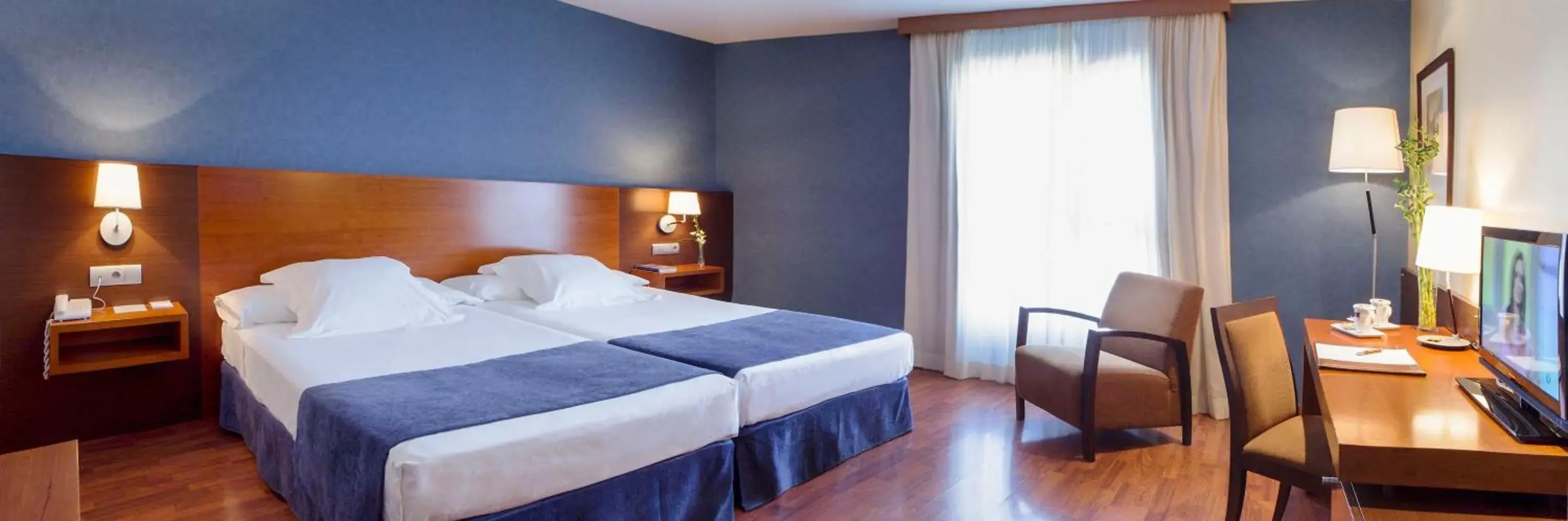 Photo of the whole room, Bed in Hotel Torre de Sila