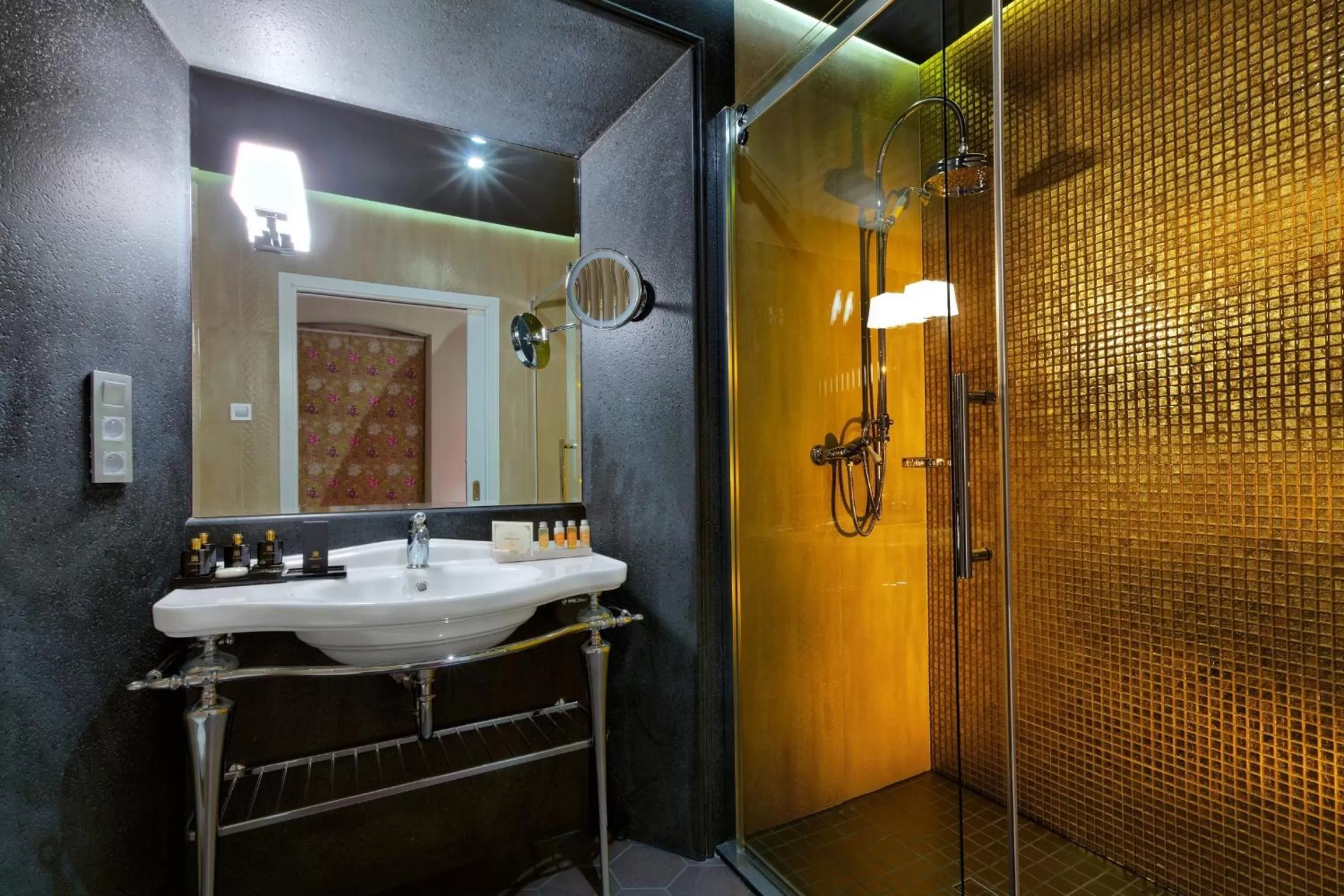 Bedroom in Bristol Art & Medical SPA