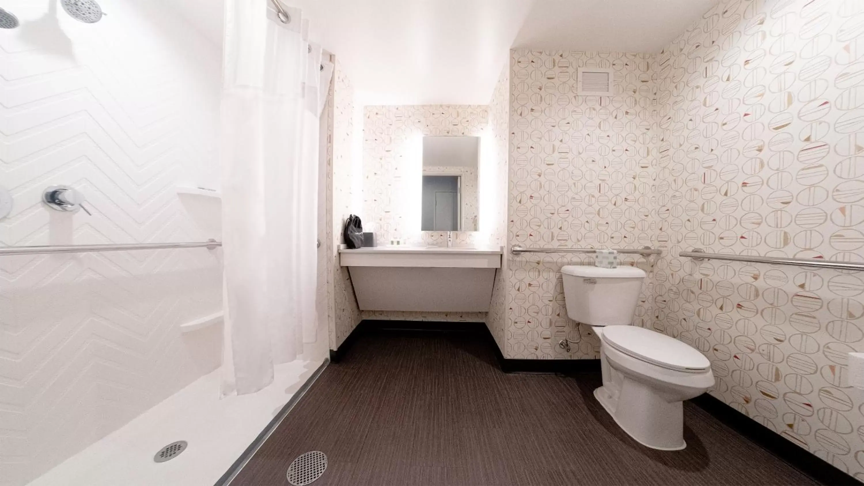 Photo of the whole room, Bathroom in Holiday Inn & Suites Philadelphia W - Drexel Hill, an IHG Hotel