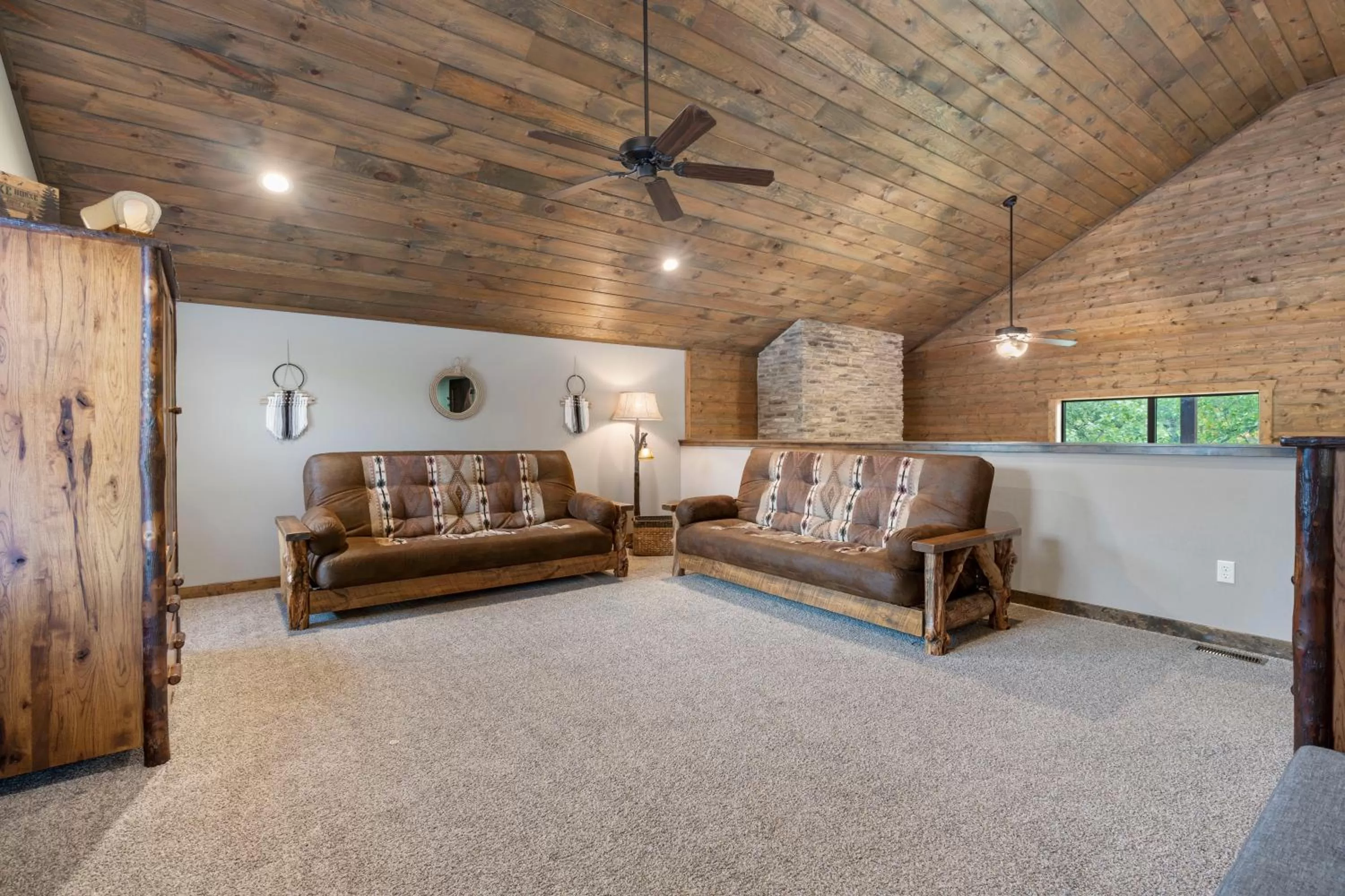 Seating area in Table Rock Resorts at Indian Point
