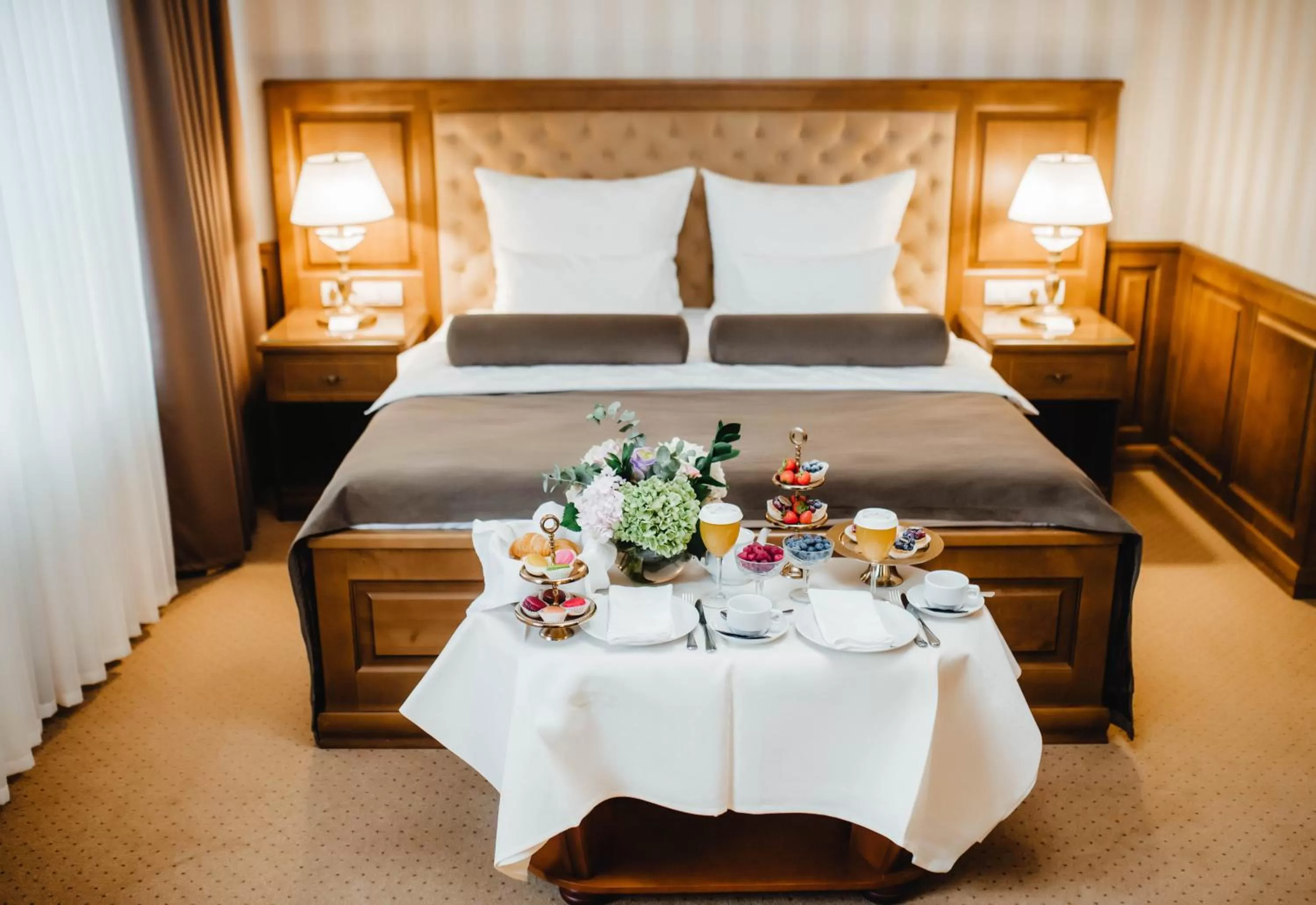 Food, Bed in Nadiya Hotel