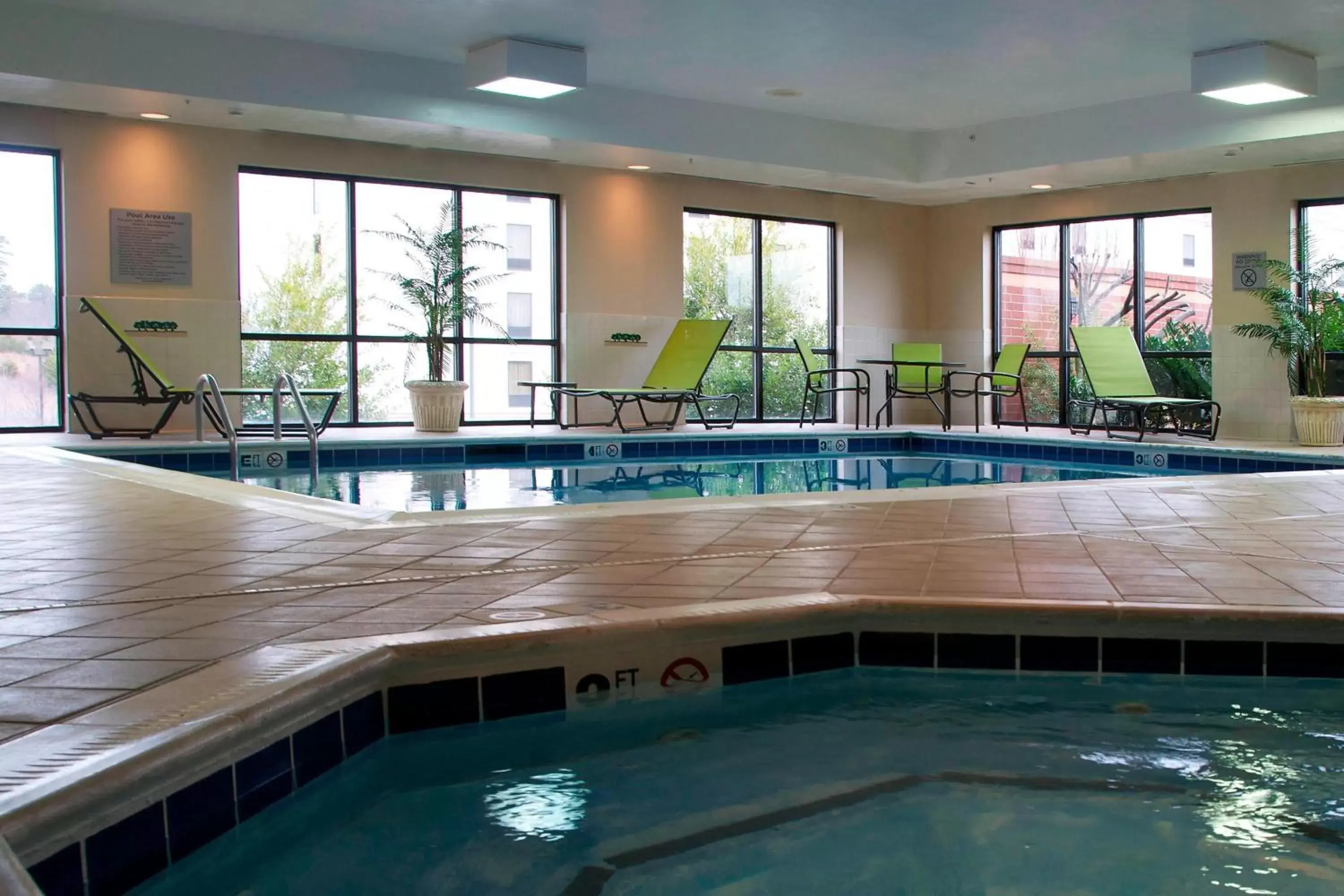 Swimming Pool in Courtyard by Marriott Hickory