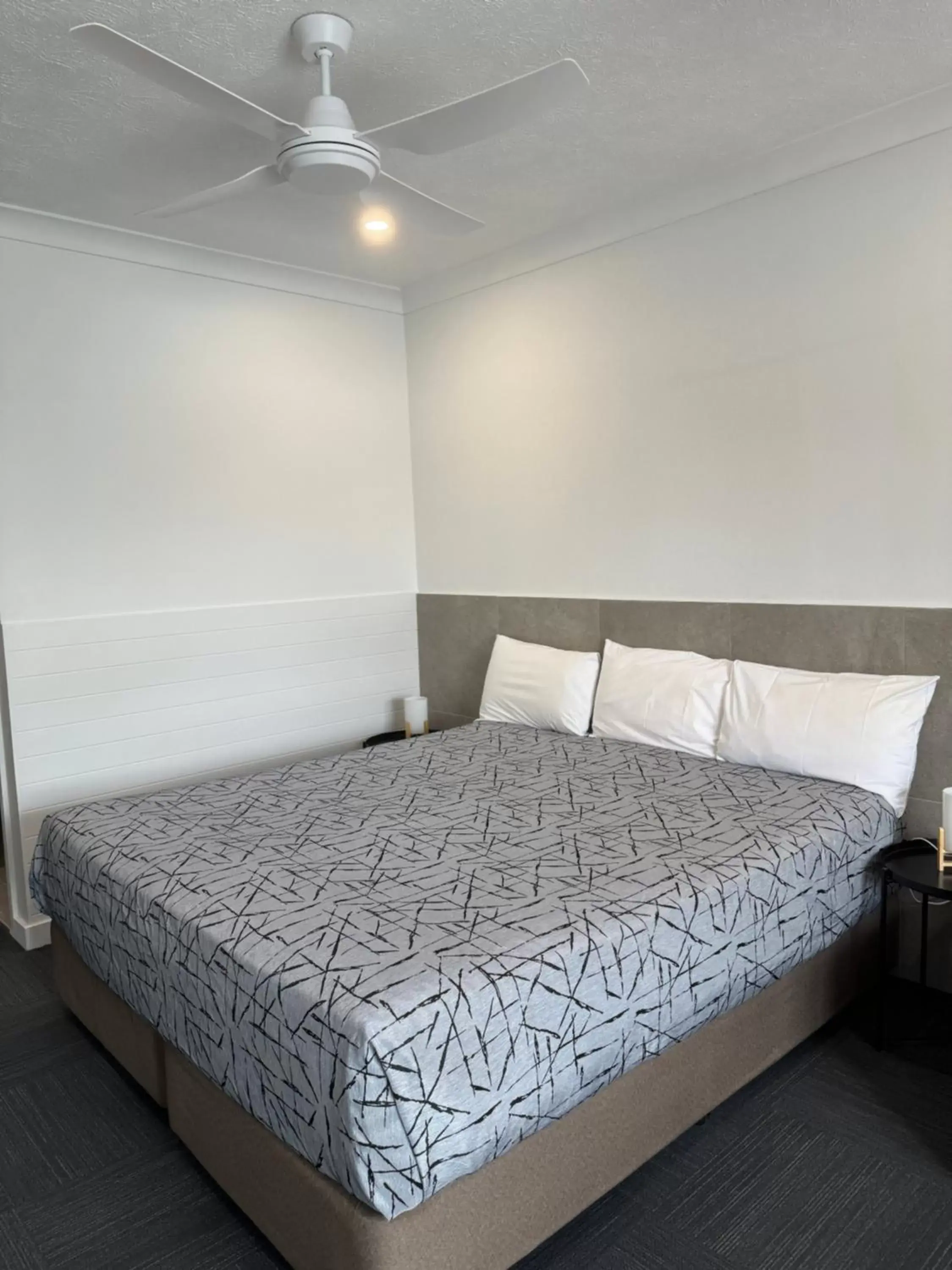 Bed in Longreach Motor Inn