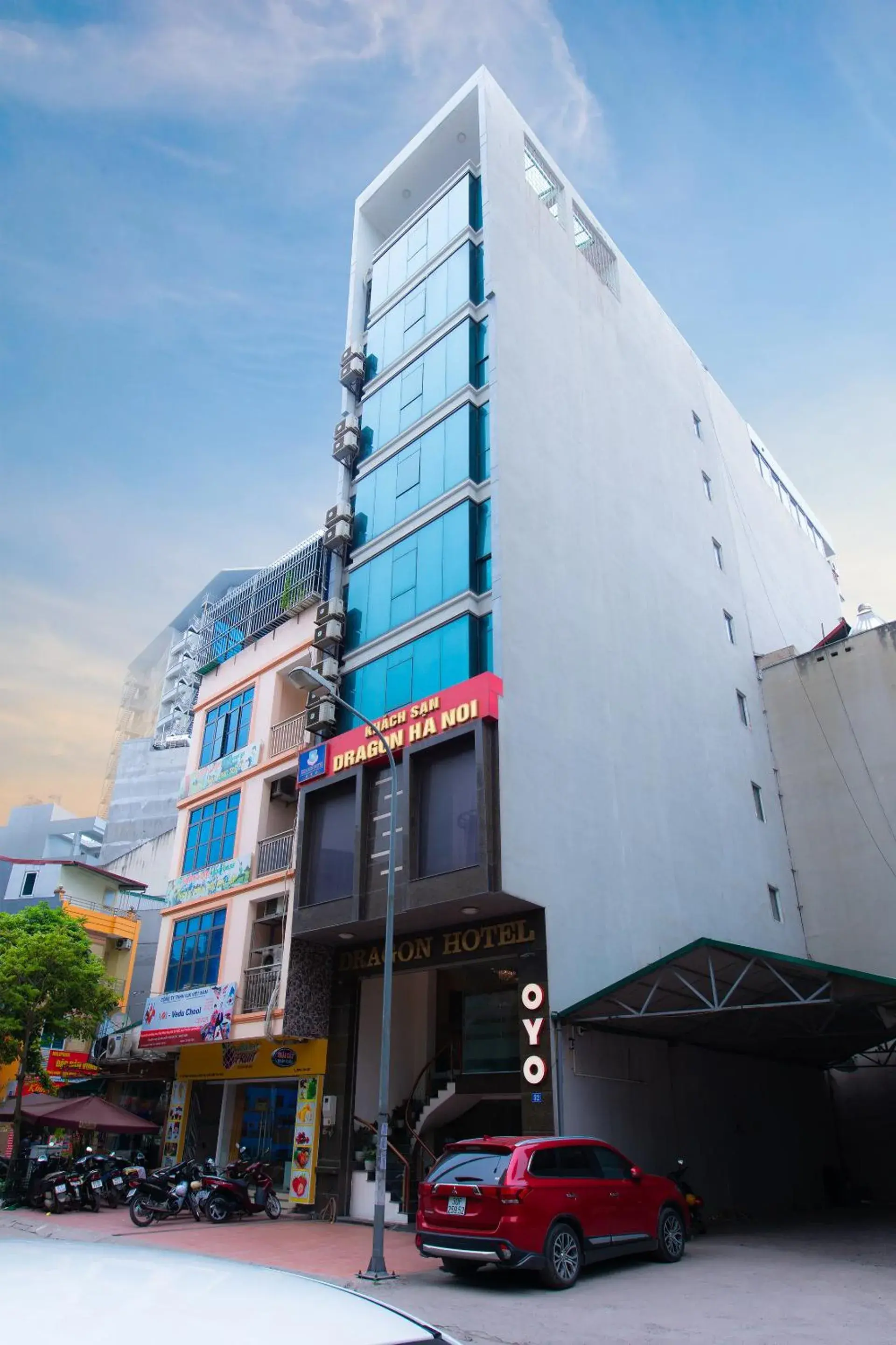 Facade/entrance, Property Building in OYO 191 Dragon Hotel