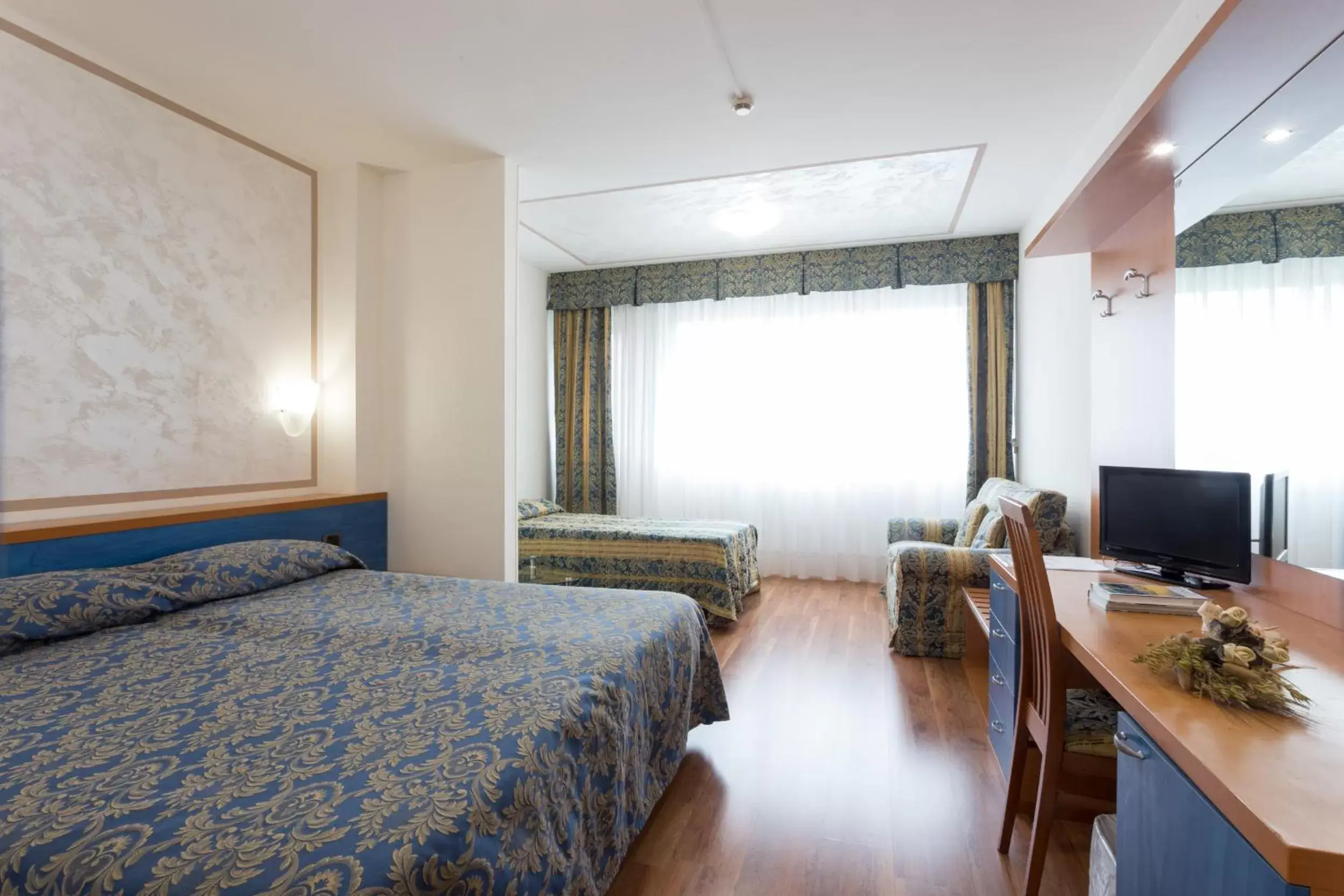 TV and multimedia, Bed in Hotel Airmotel TV and multimedia, Bed in Hotel Airmotel