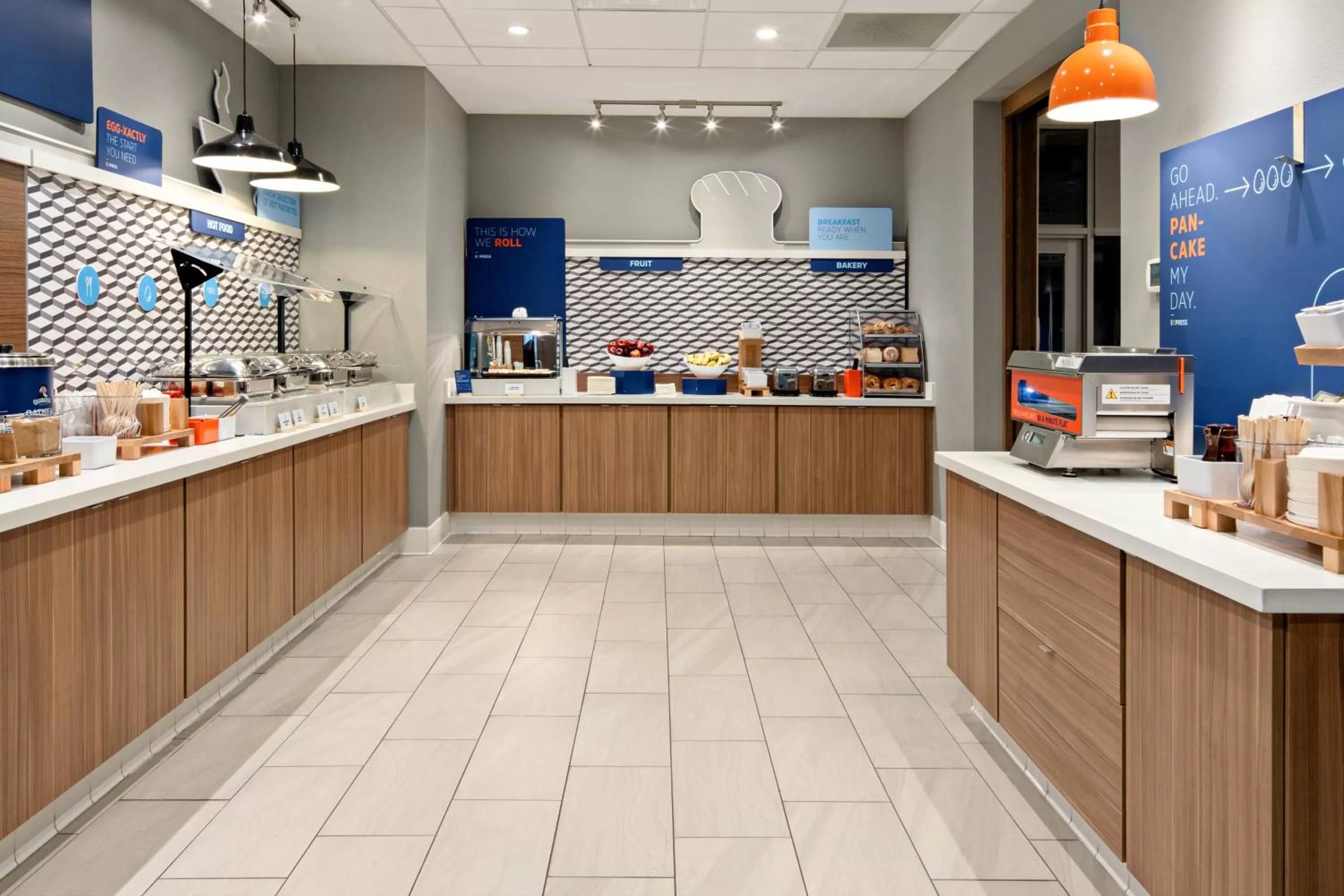 Coffee/tea facilities in Holiday Inn Express & Suites Palm Desert - Millennium by IHG