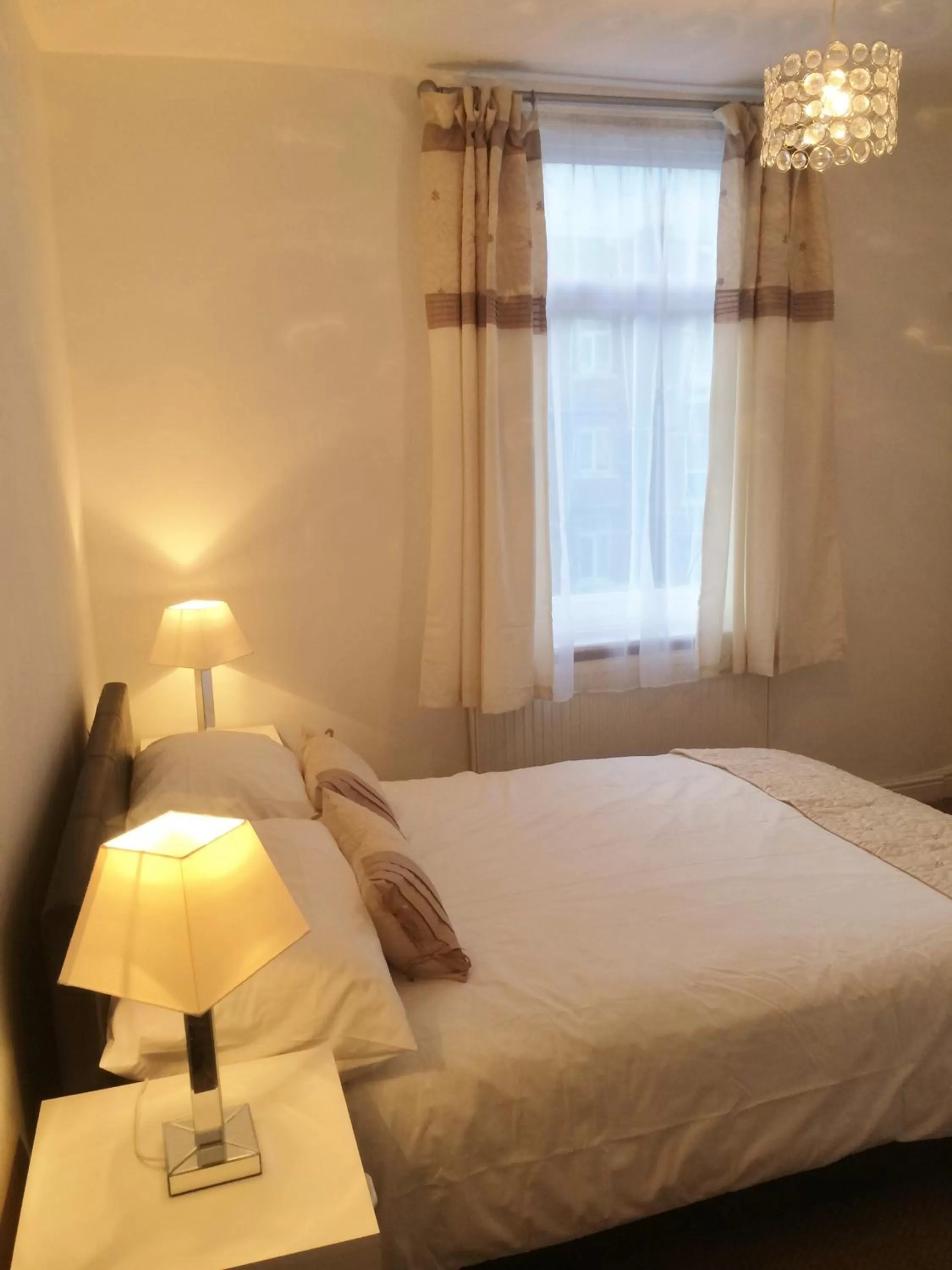 Photo of the whole room, Bed in Admiral Guest House