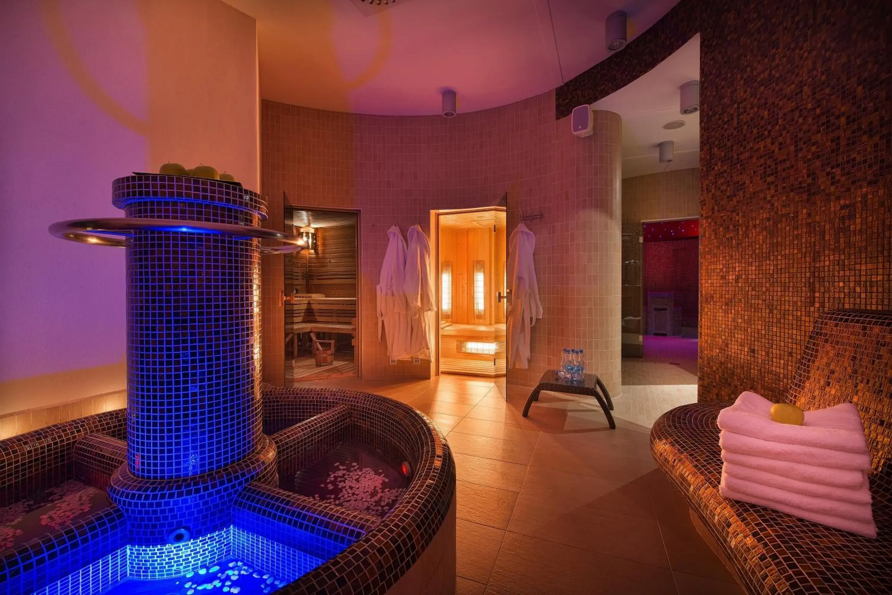 Sauna, Swimming Pool in Wellness Hotel Diamant