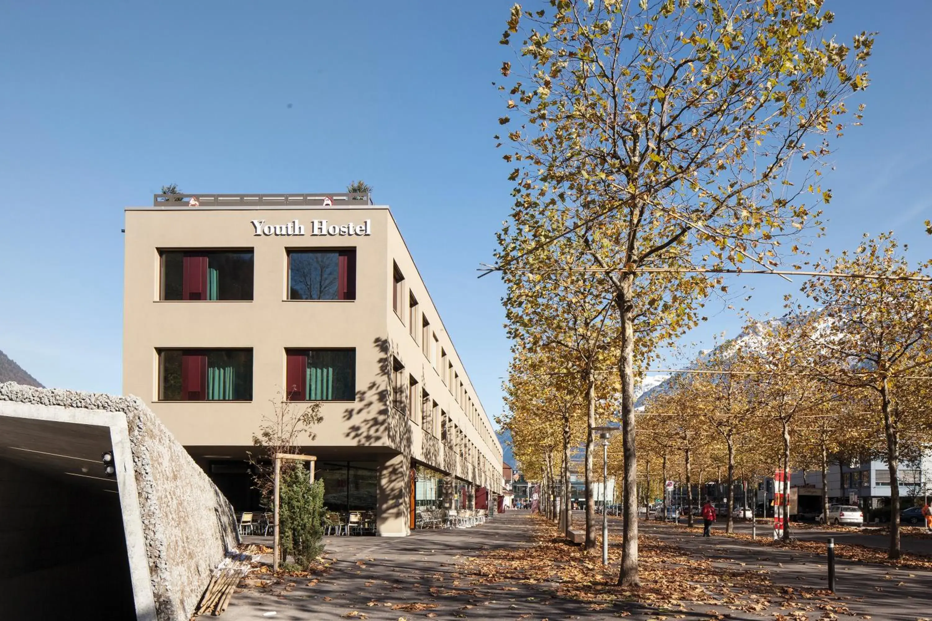 Facade/entrance, Property Building in Interlaken Youth Hostel