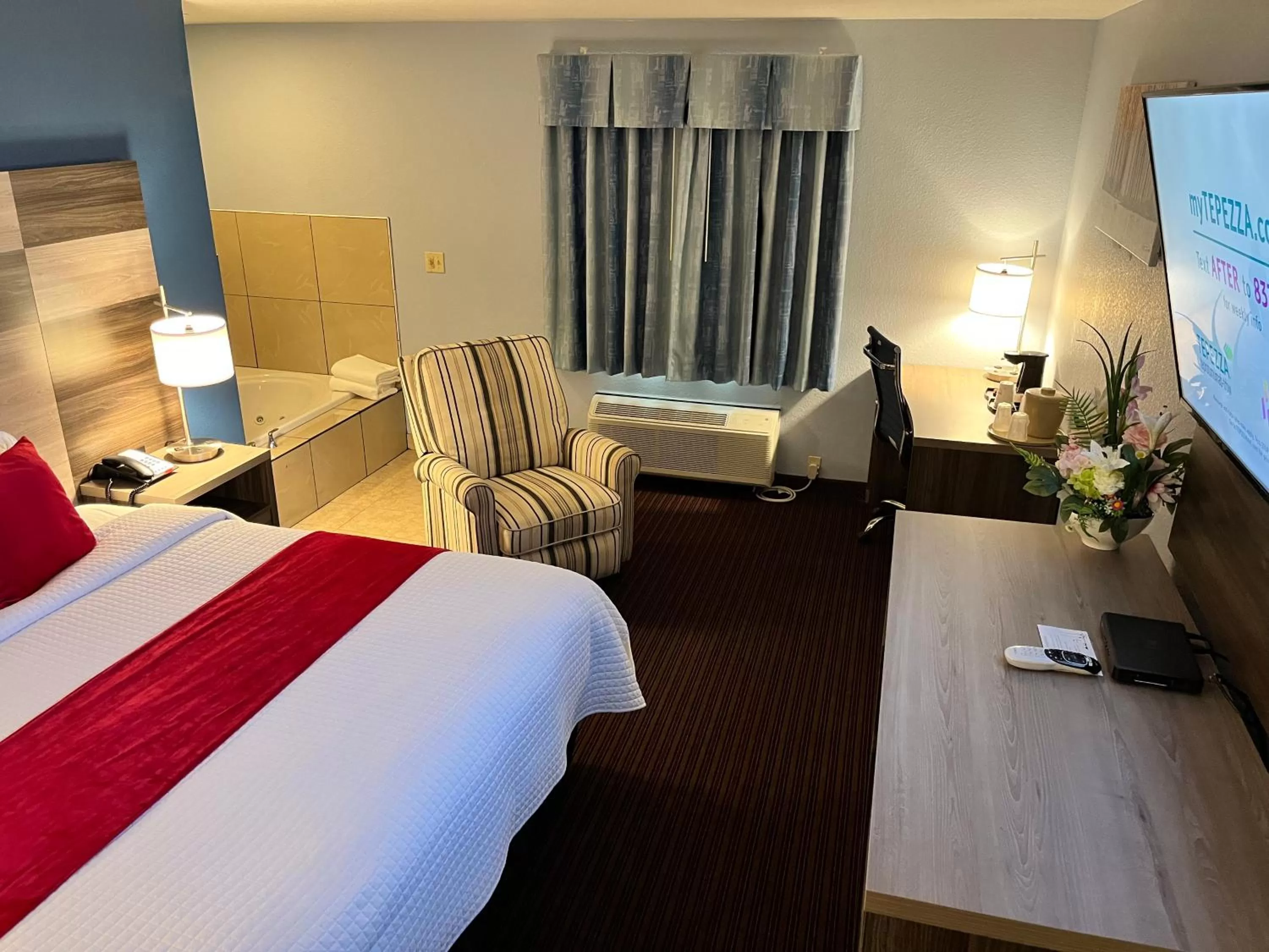 Photo of the whole room, Bed in Garnett Hotel & RV Park