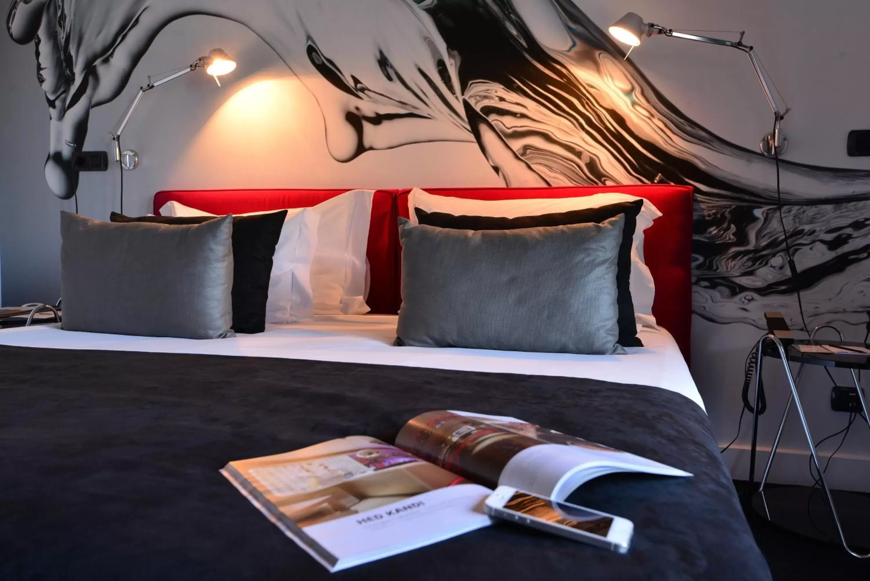 Bedroom, Bed in Farol Hotel