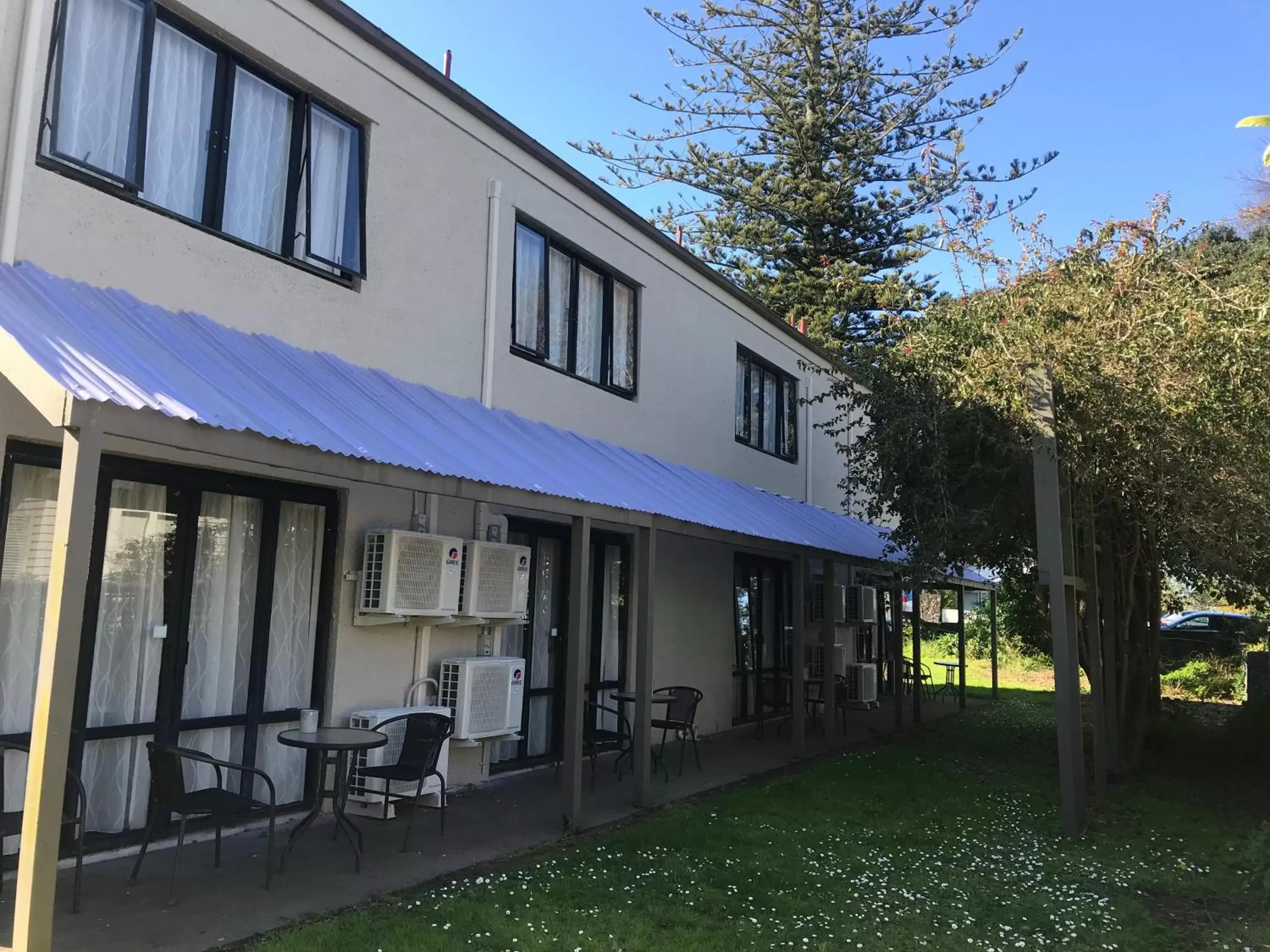 Property Building in Royal Park Lodge