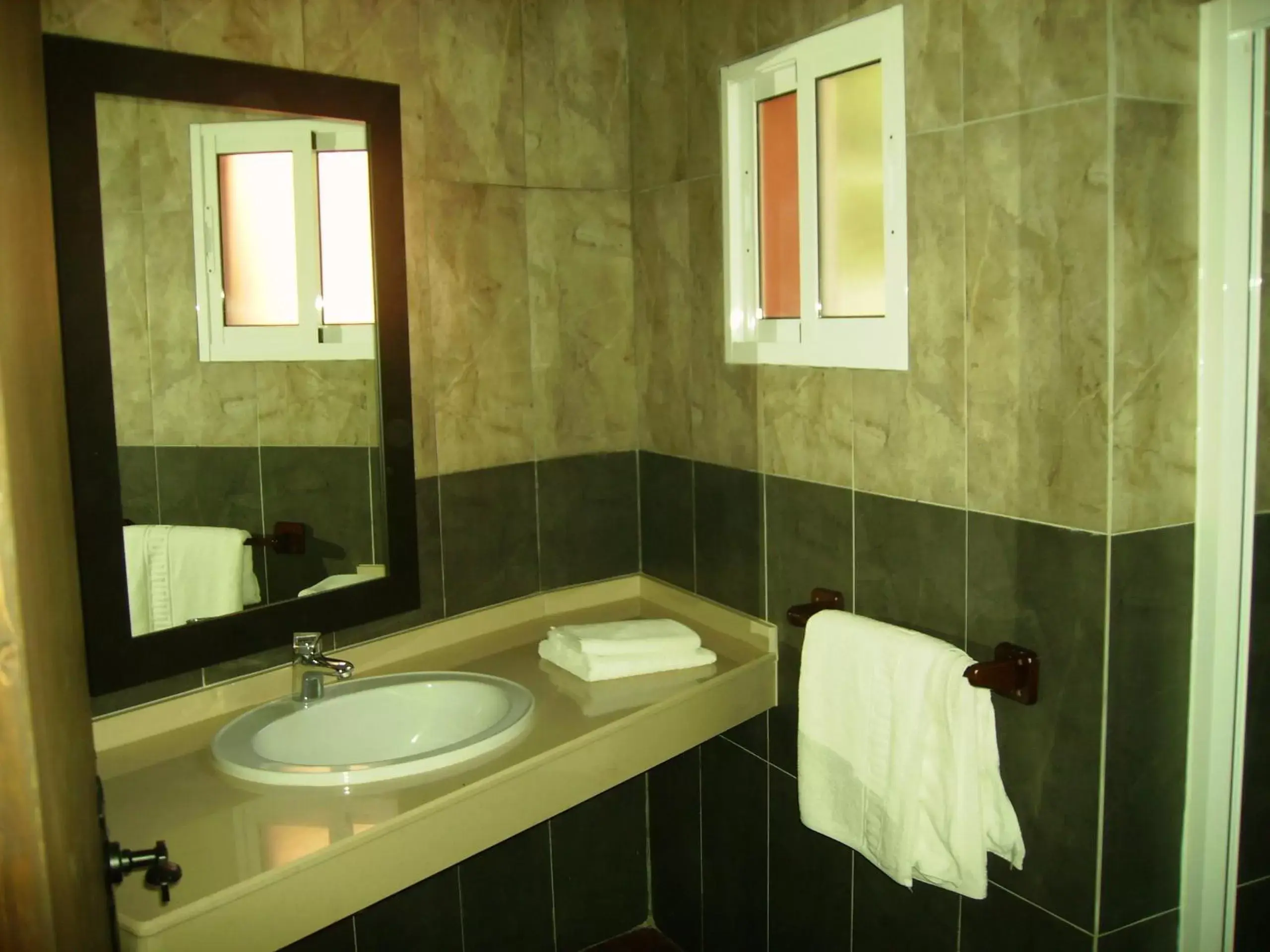 Bathroom in Hotel Copacabana Tarifa Beach