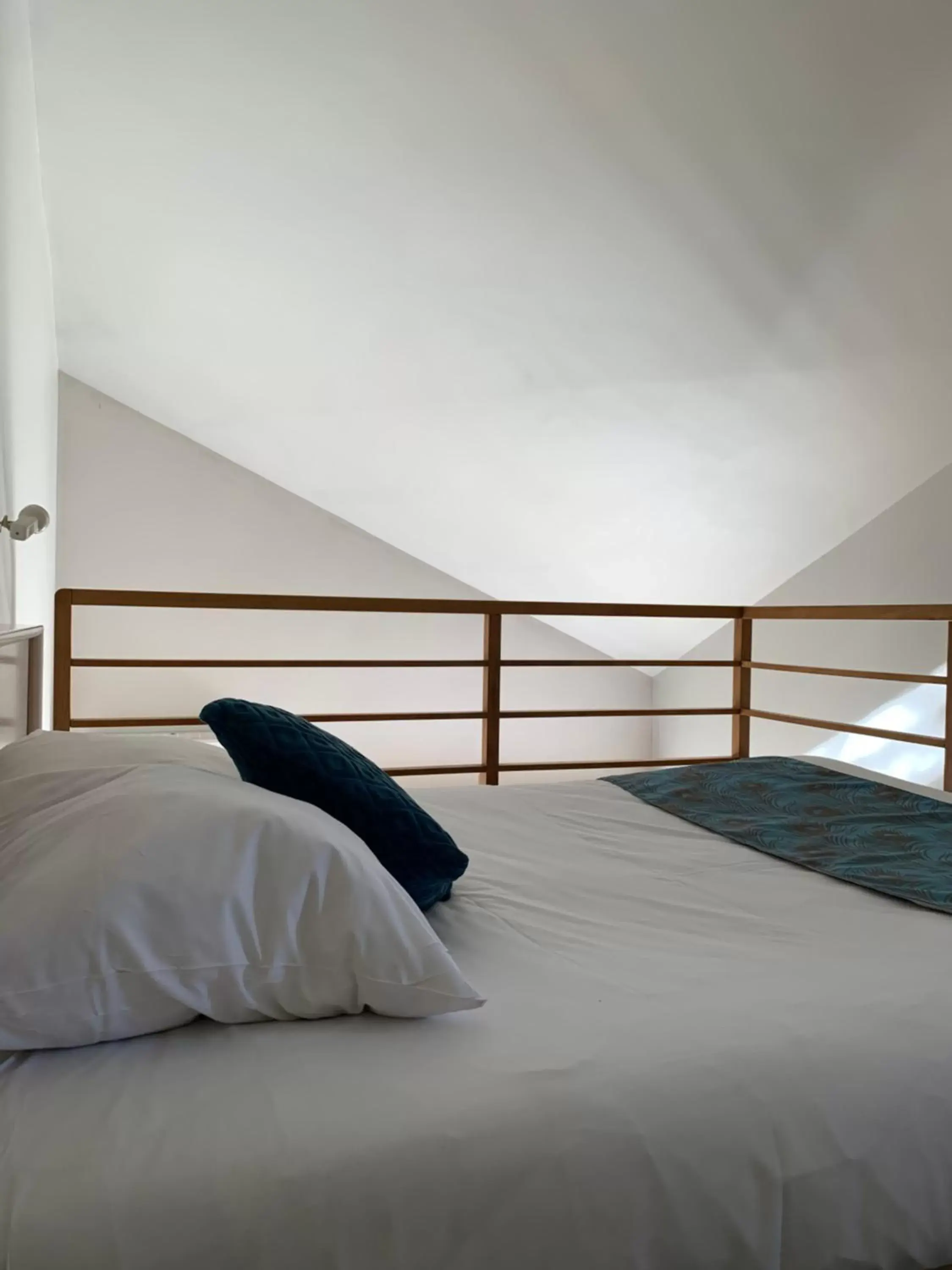 Bed in Hôtel L'ile Du Saussay