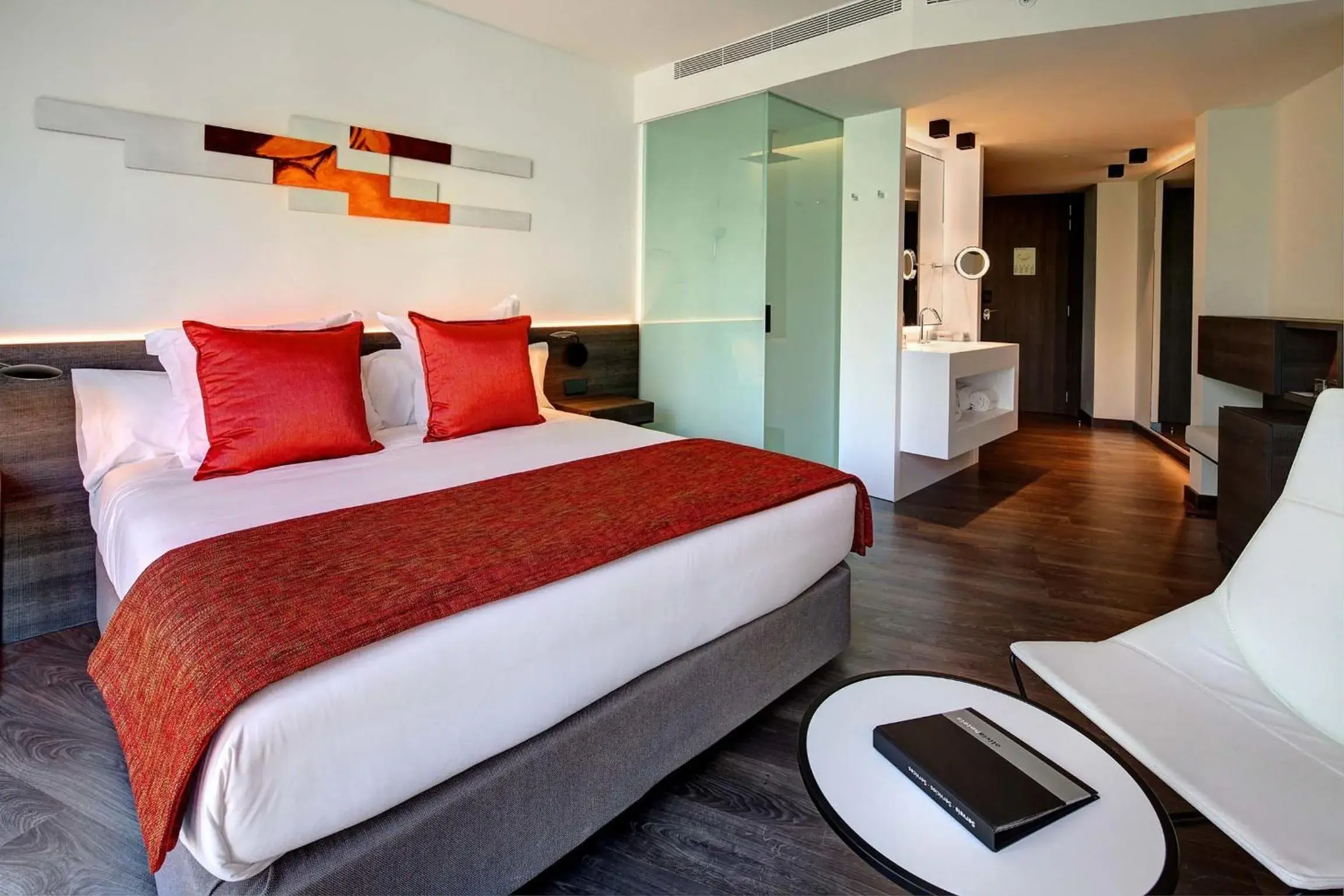 Photo of the whole room, Bed in Olivia Balmes Hotel