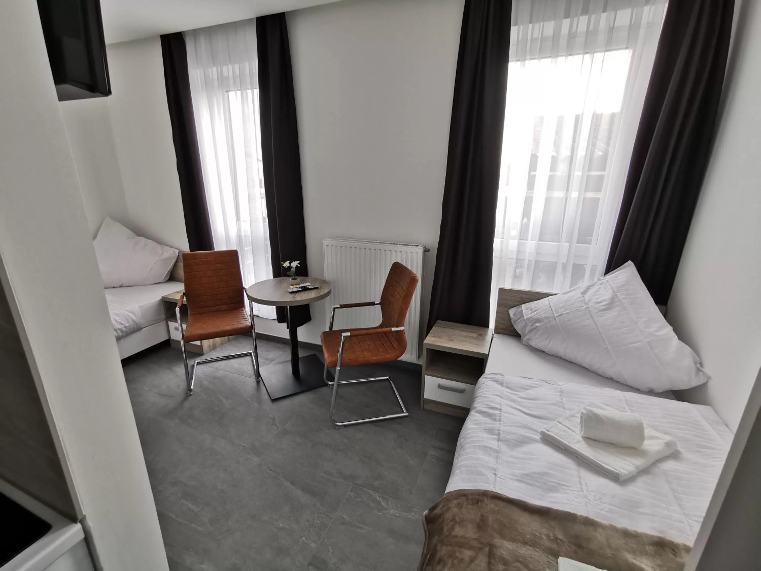 Living room, Bed in HP Apartments