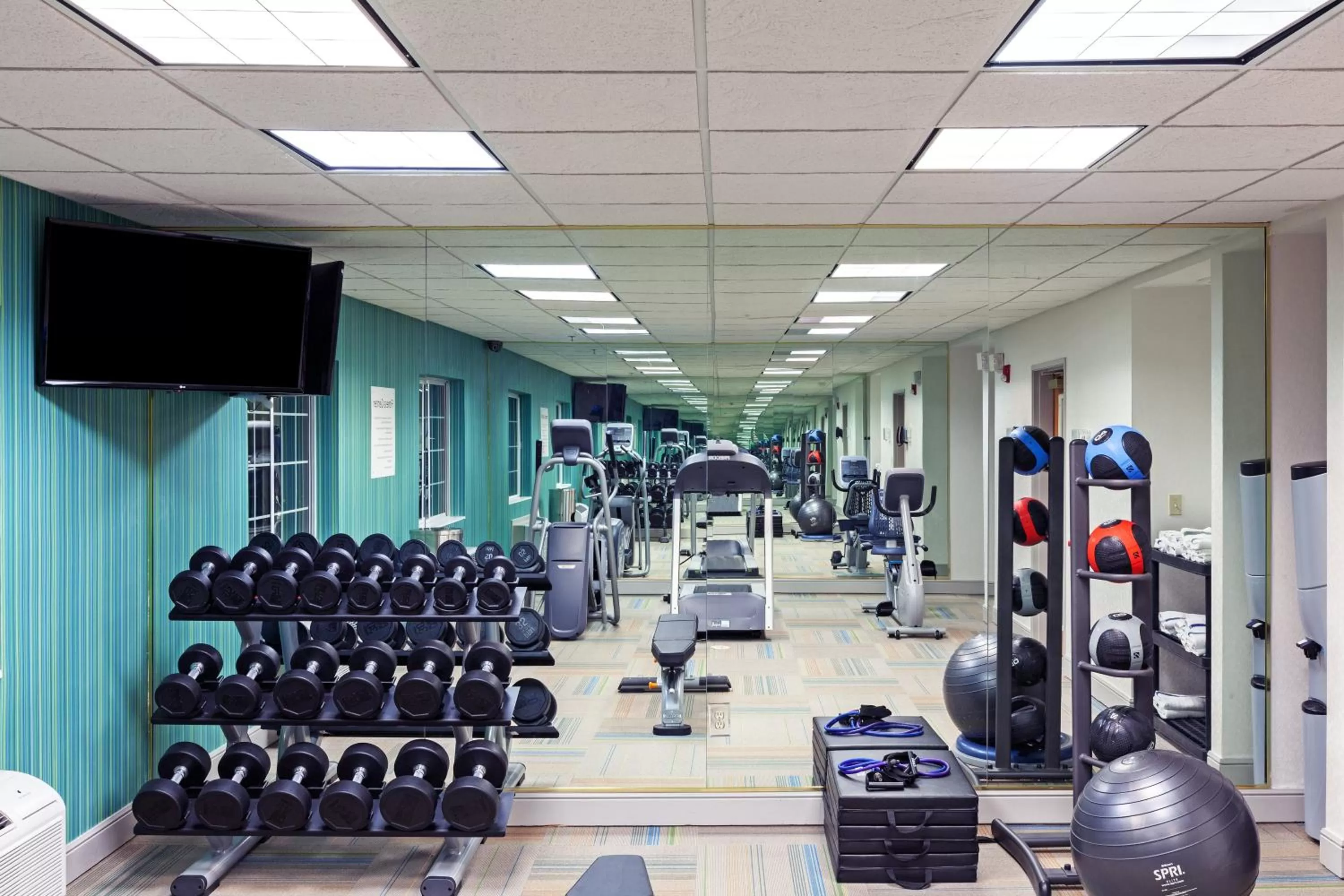 Fitness centre/facilities in Holiday Inn Express Hotel and Suites Jenks by IHG