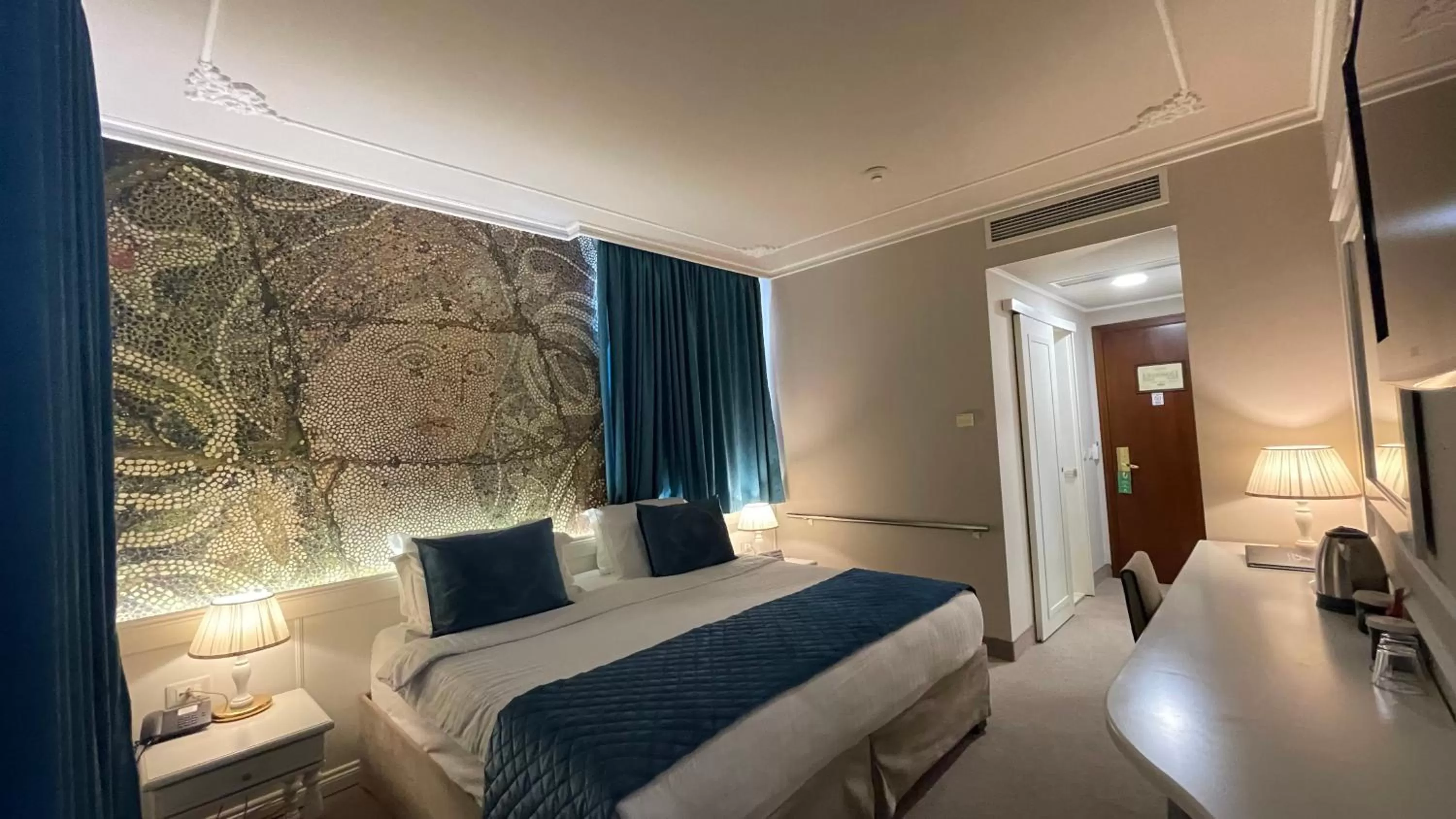 Photo of the whole room, Bed in Adriatik Hotel, BW Premier Collection