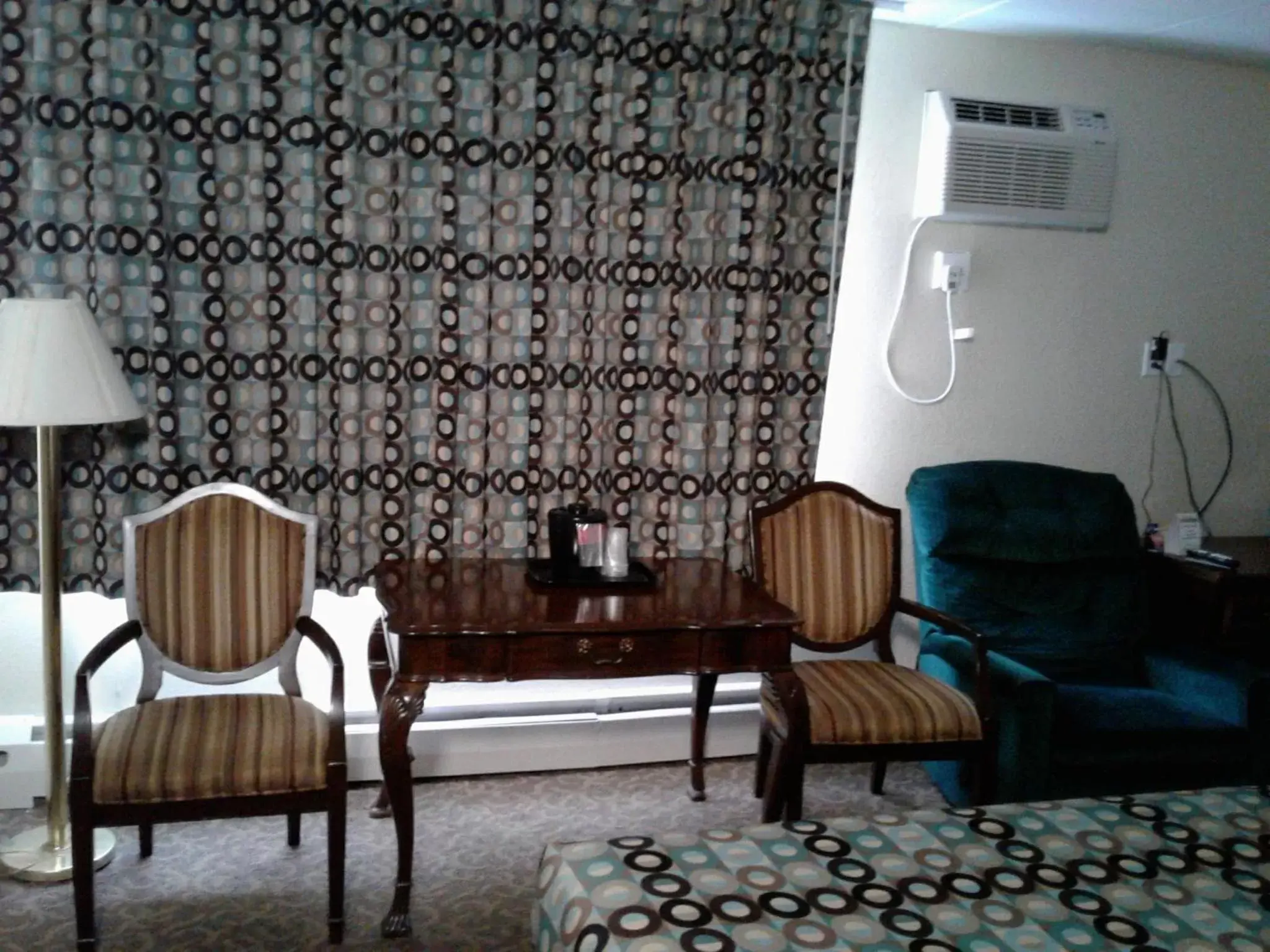 Photo of the whole room, Seating Area in Red Carpet Inn Rochester