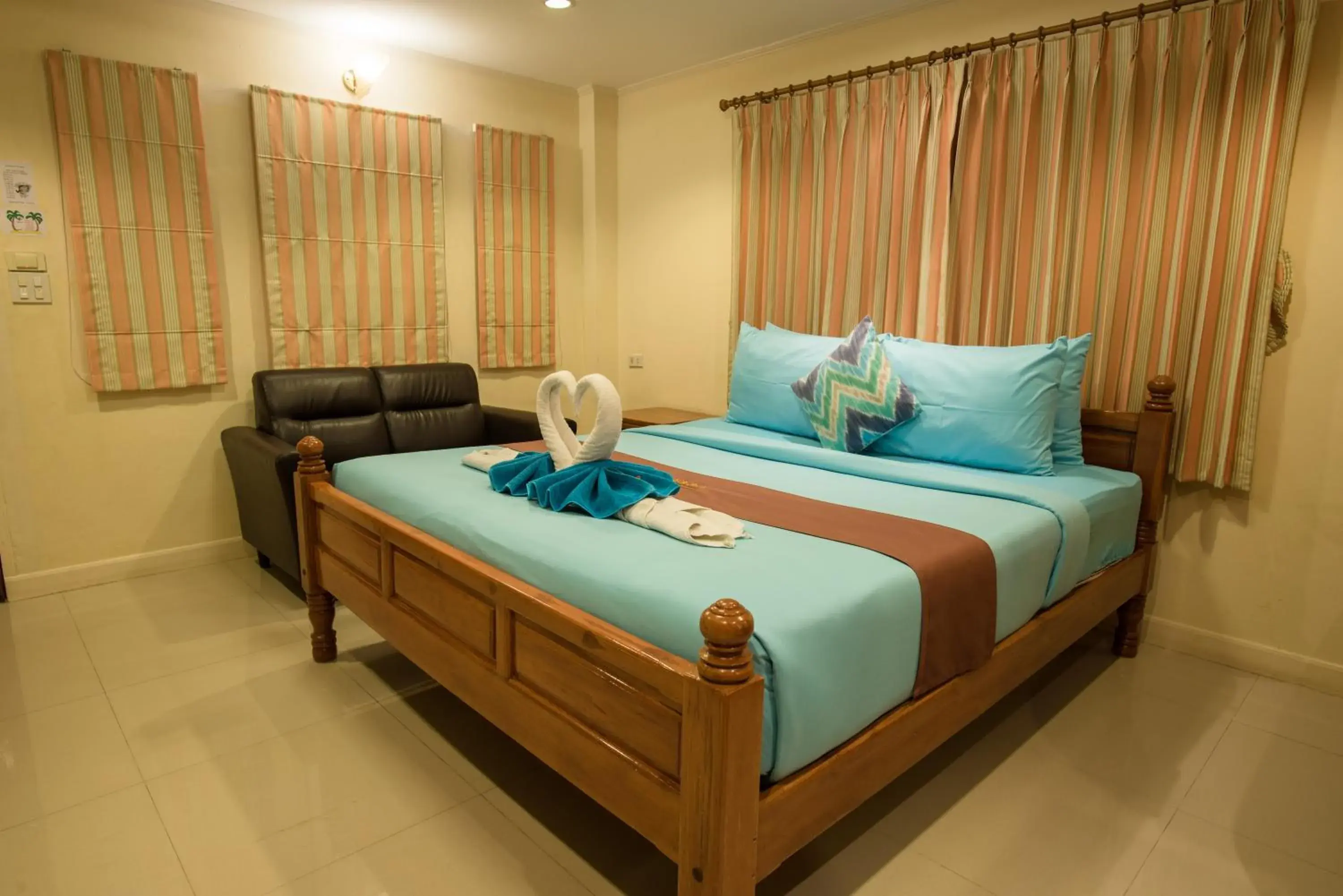 Bed in Lareena Resort Koh Larn Pattaya