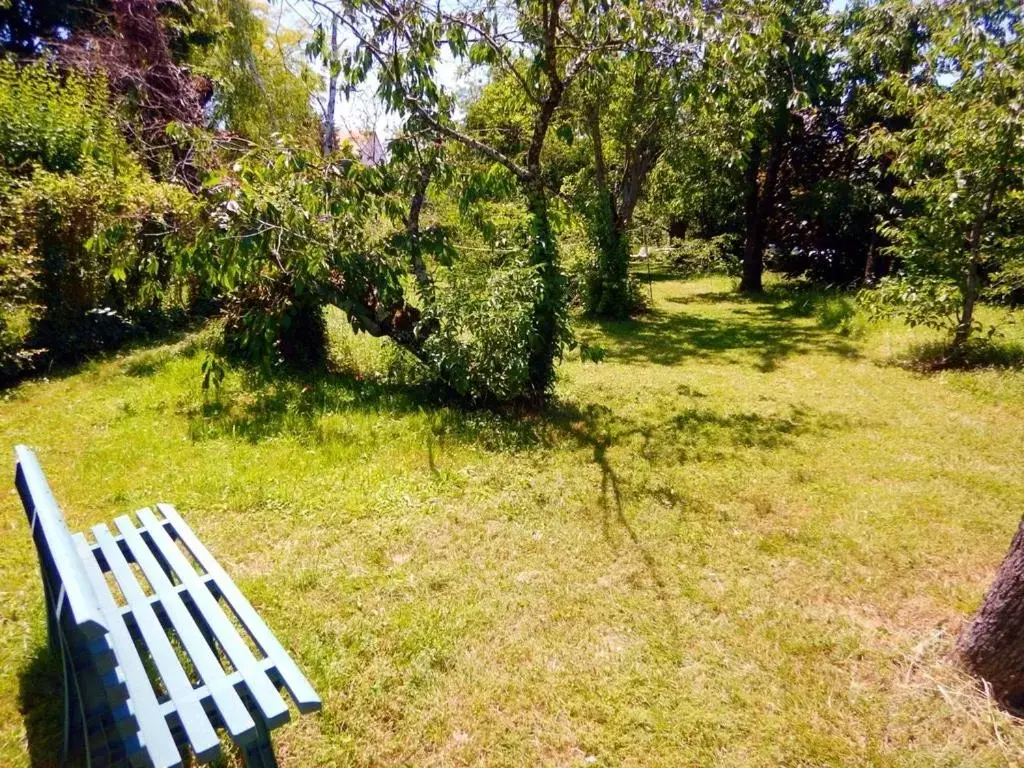 Garden in 2 chambres et salle de bain un oasis de bien être Piscine