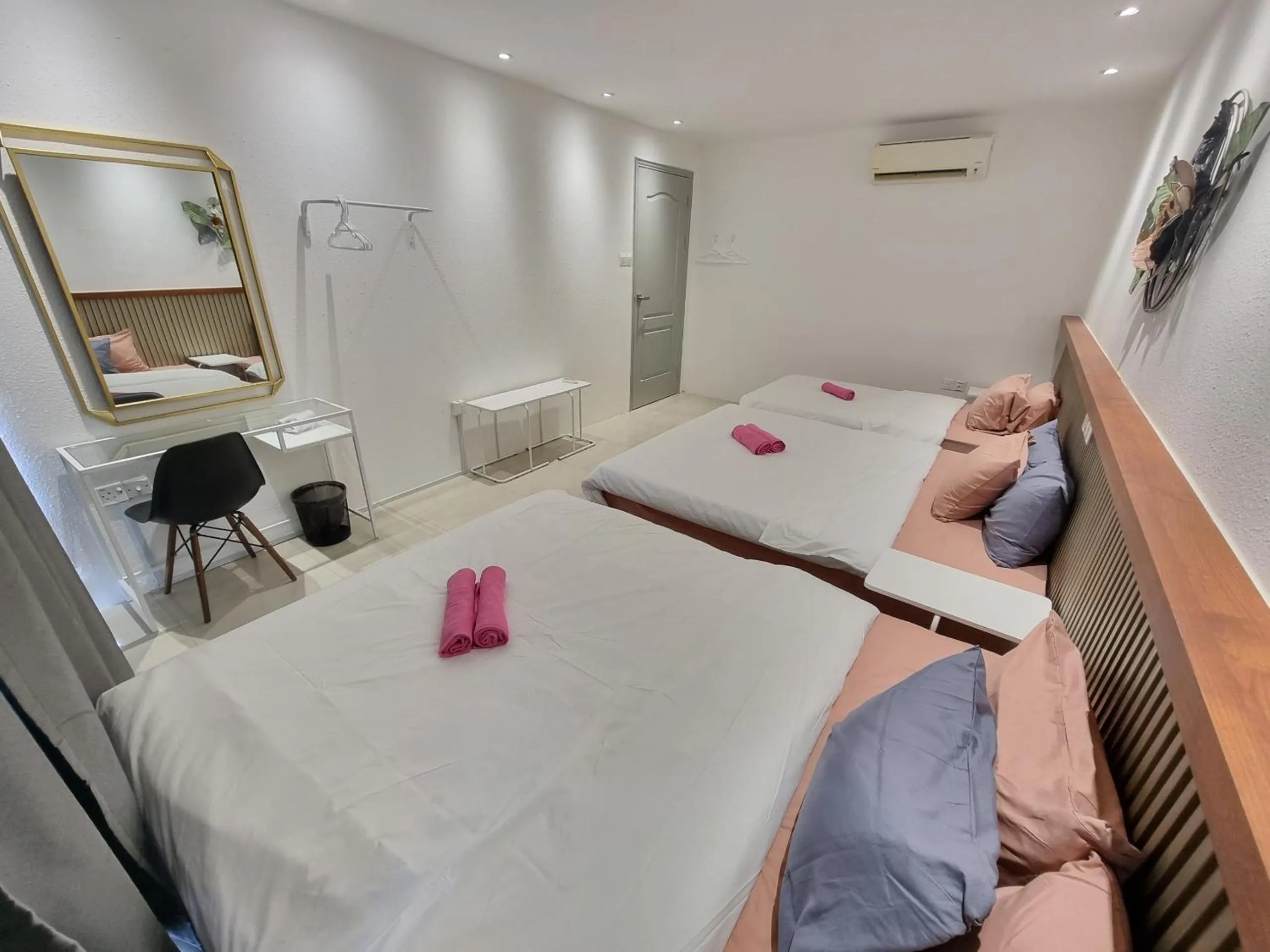 Bedroom, Bed in One Point Hotel