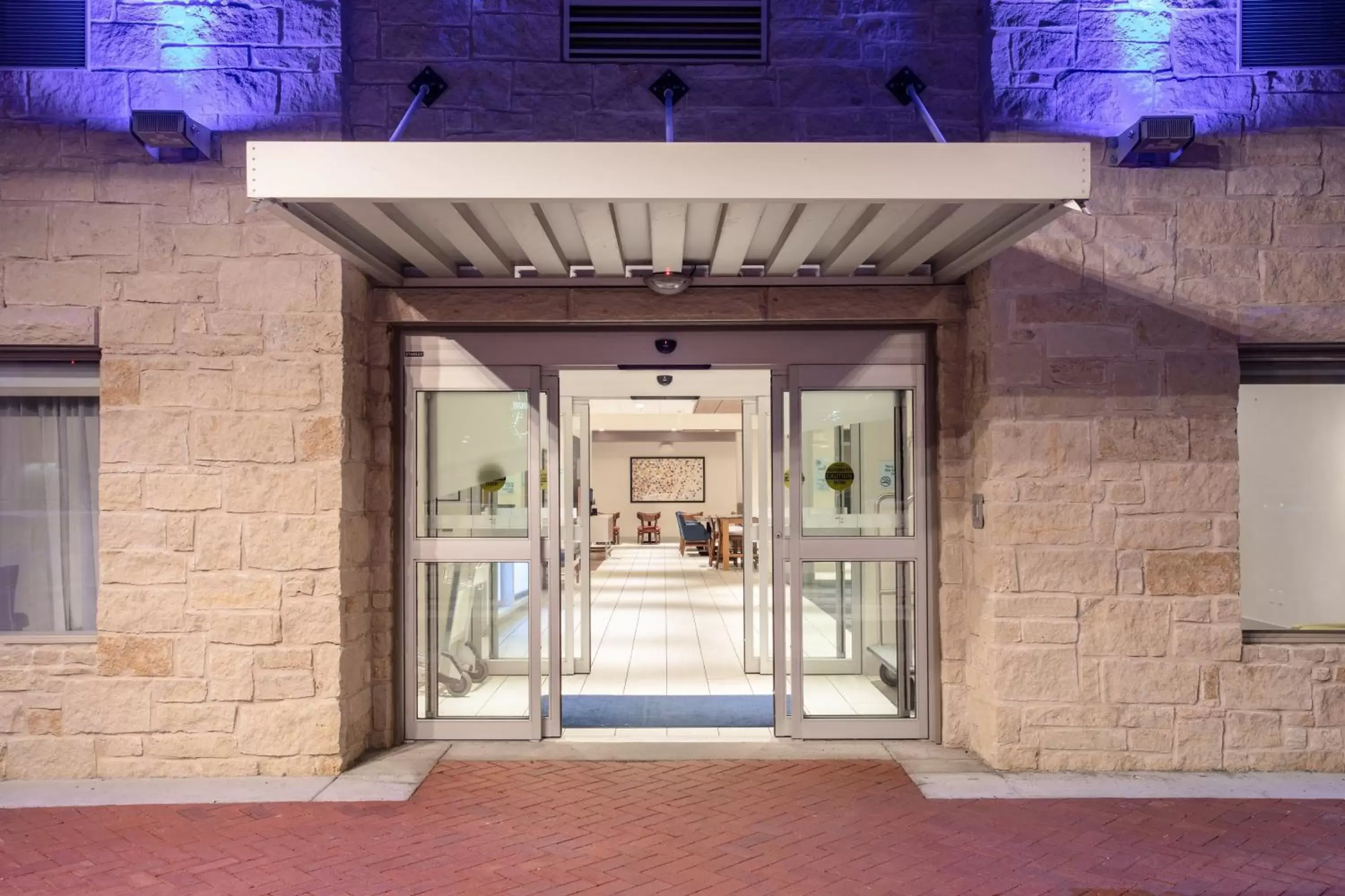 Property building in Holiday Inn Express & Suites Manhattan by IHG Property building in Holiday Inn Express & Suites Manhattan by IHG